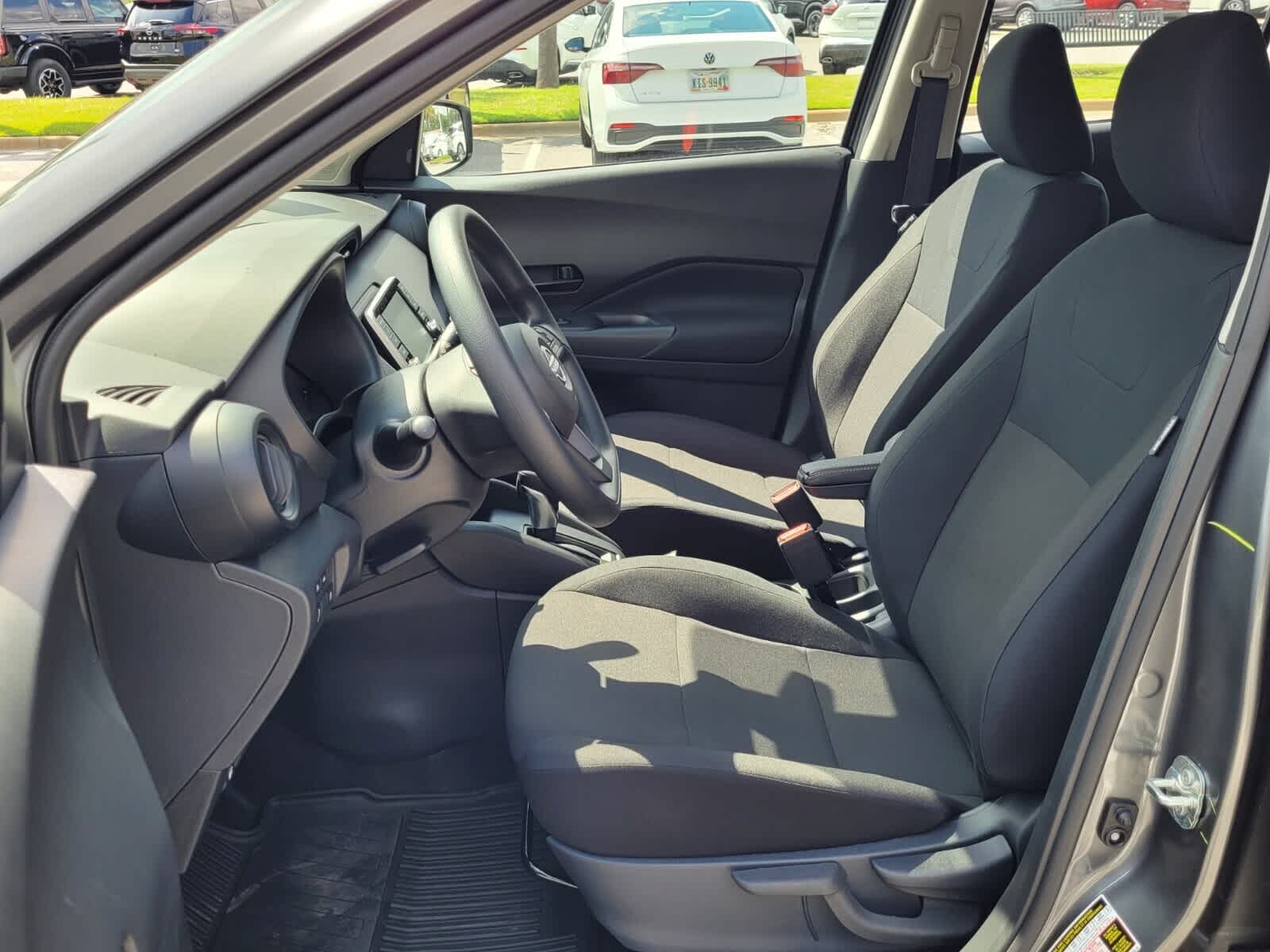 2025 Nissan Kicks Play S photo 3