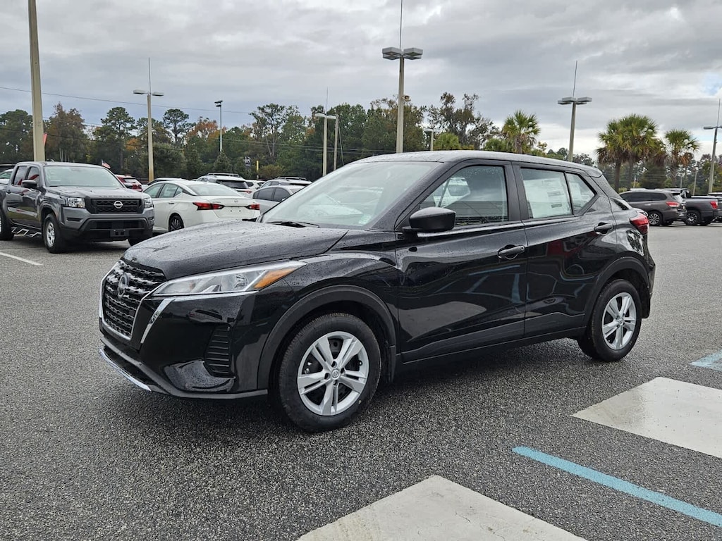 New 2025 Nissan Kicks Play S SUV