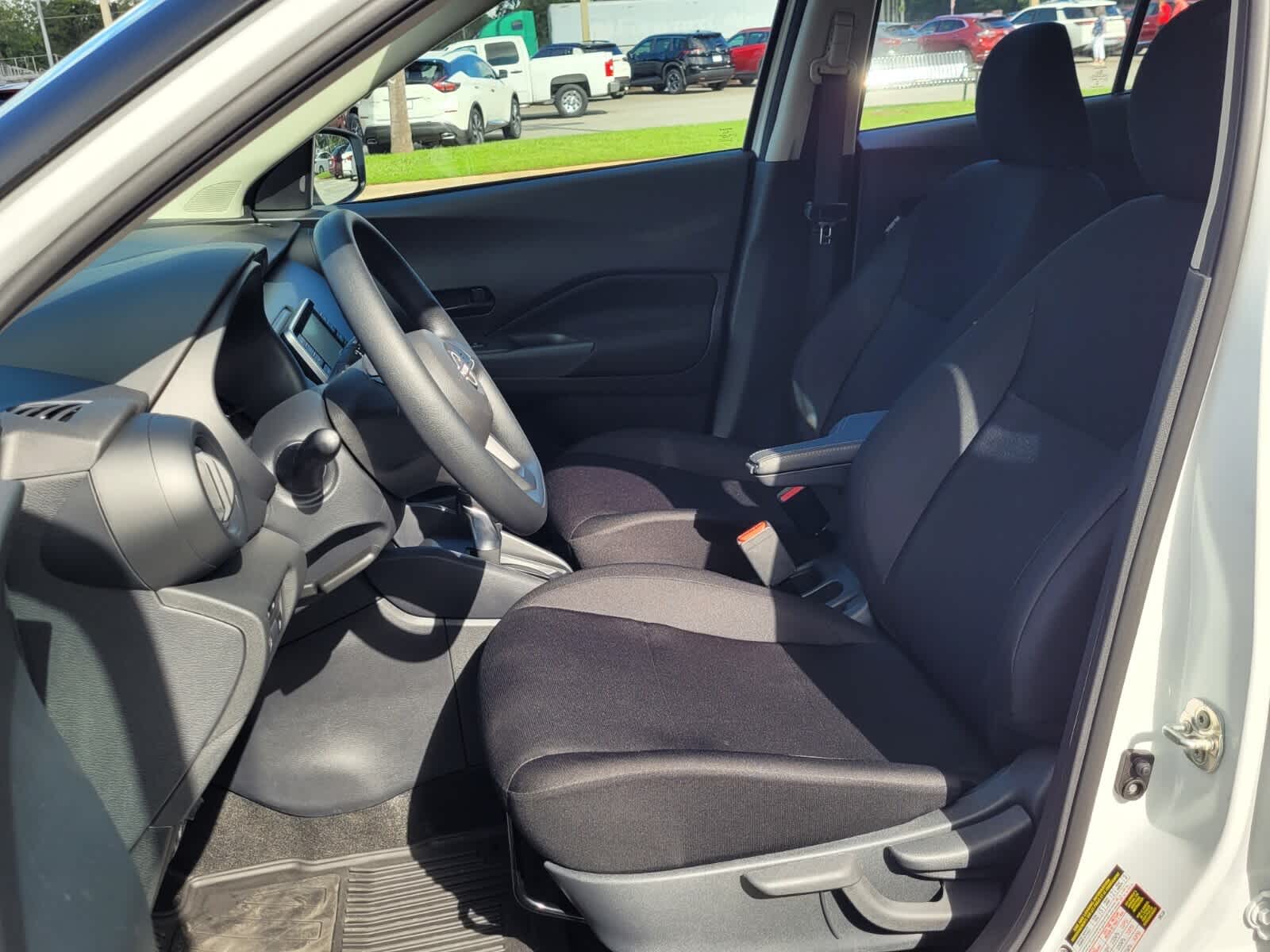 2025 Nissan Kicks Play S photo 3
