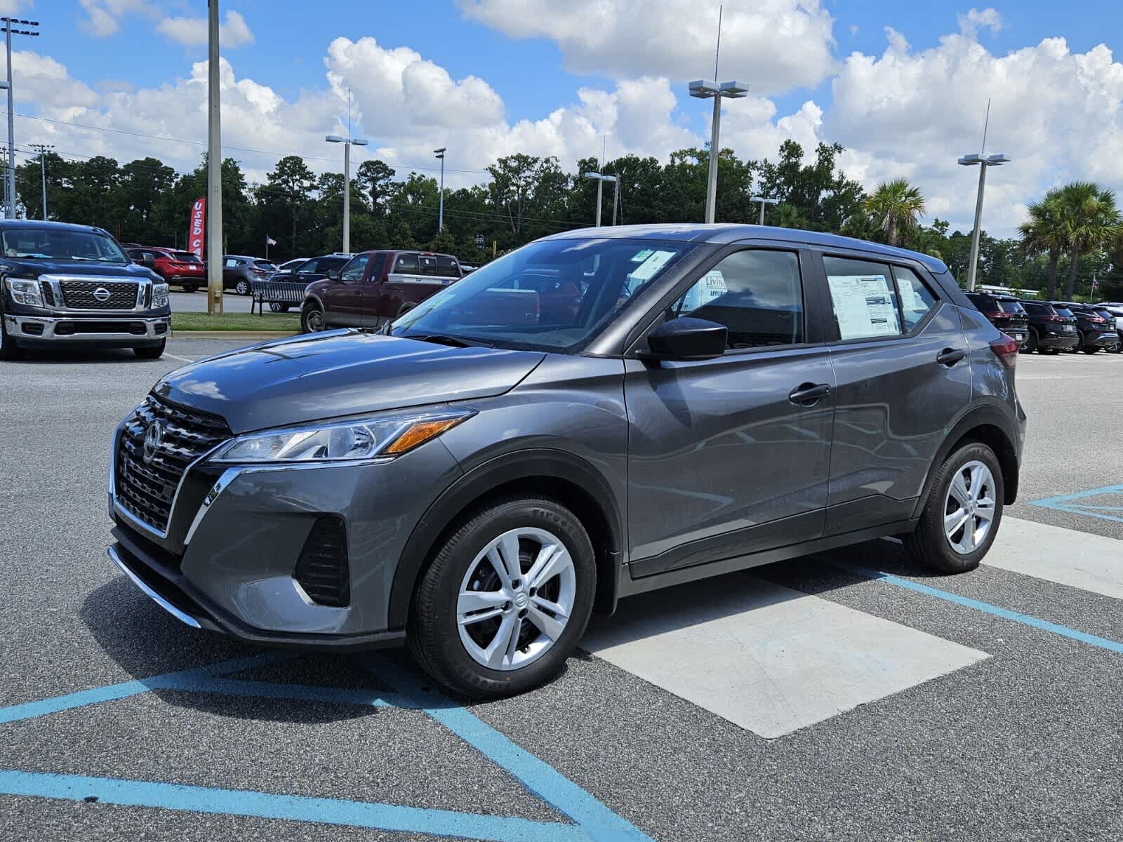 2025 Nissan Kicks Play S photo 2