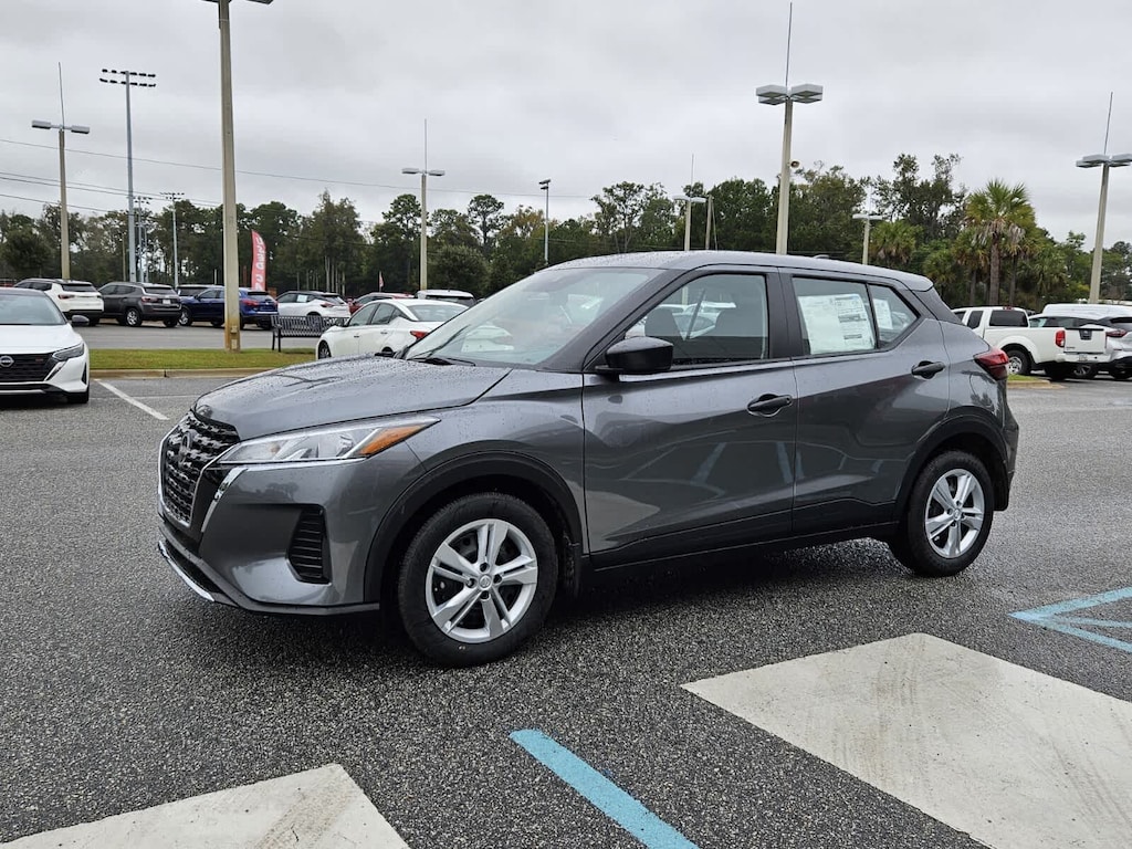 New 2025 Nissan Kicks Play S SUV