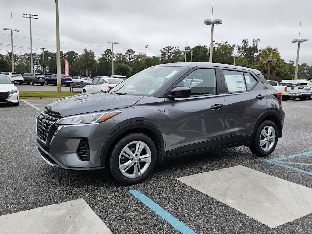 New 2025 Nissan Kicks Play S SUV