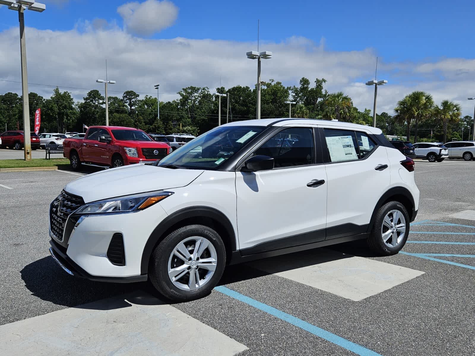 2025 Nissan Kicks Play S photo 2