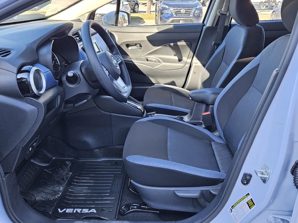 New 2025 Nissan Versa 1.6 SV Sedan