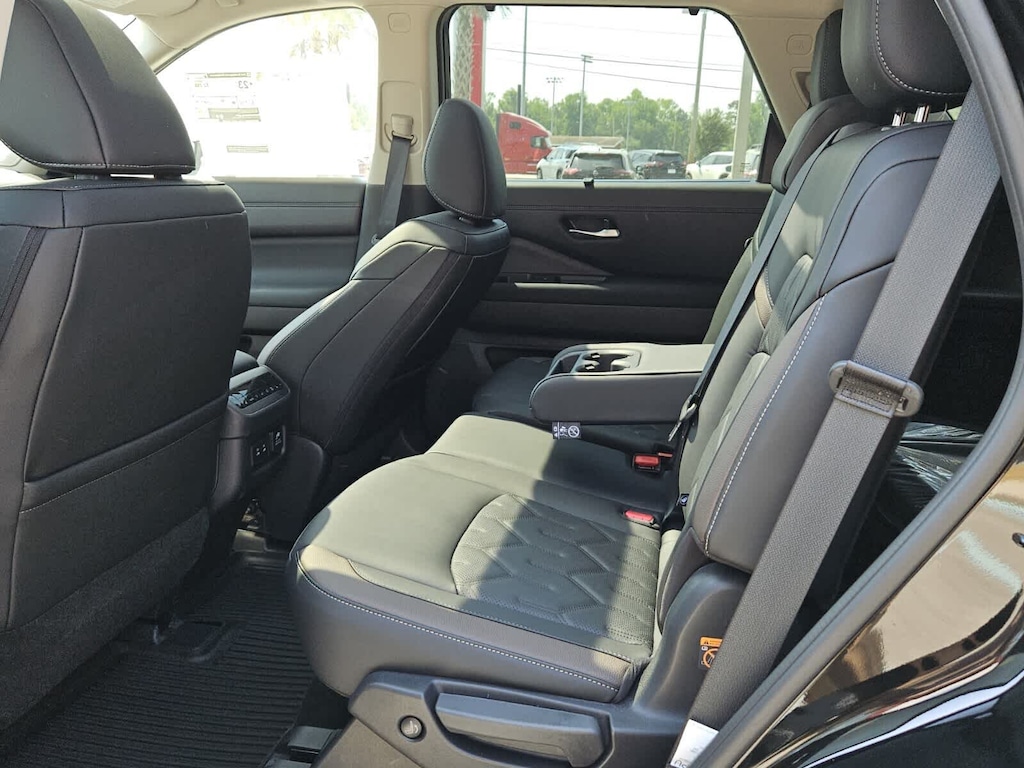 New 2026 Nissan Pathfinder Platinum SUV