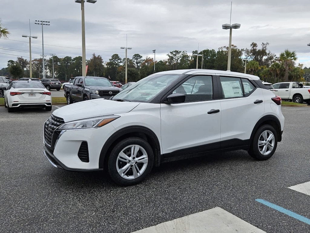 New 2025 Nissan Kicks Play S SUV