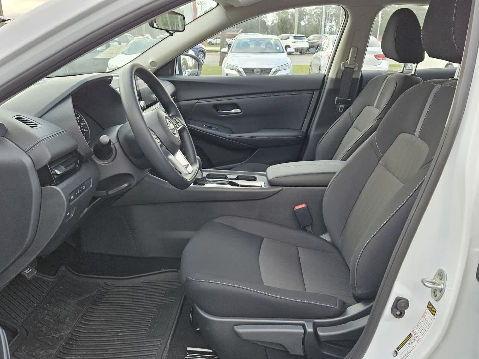 2025 Nissan Sentra SV photo 3