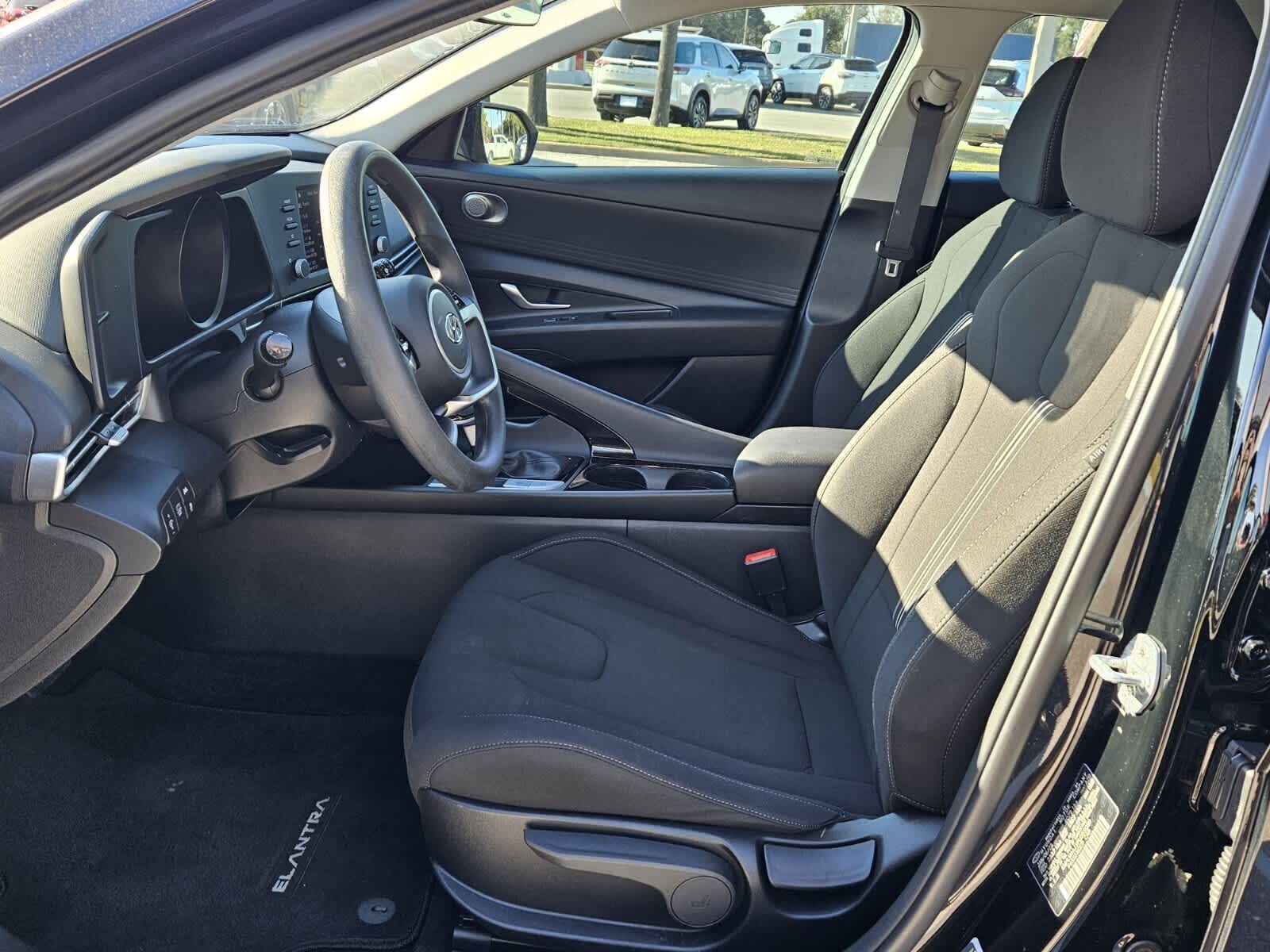 2023 Hyundai Elantra Blue photo 3