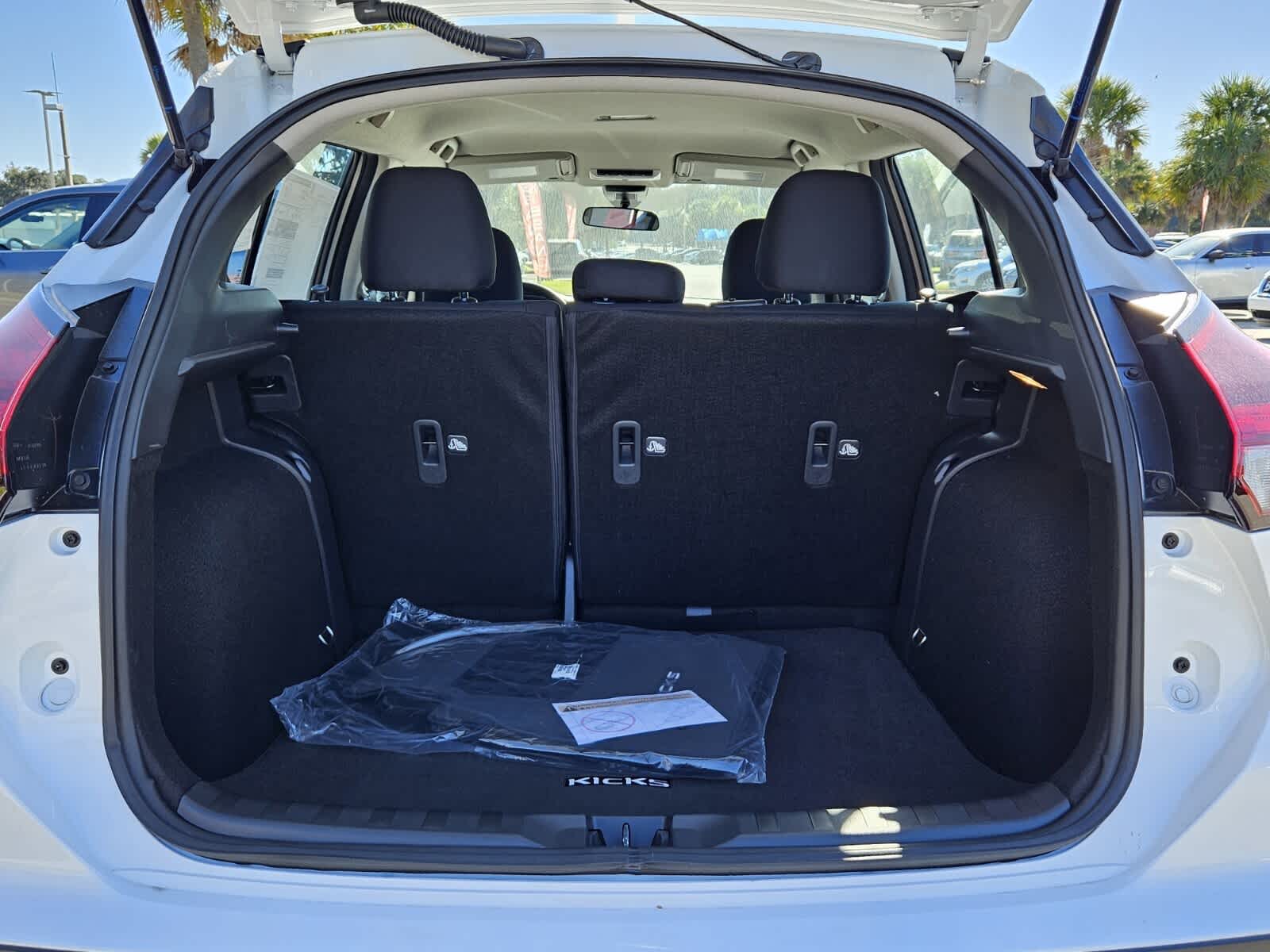 2025 Nissan KICKS PLAY Base - Photo 6
