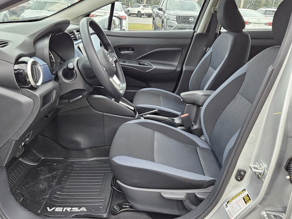 New 2025 Nissan Versa 1.6 SV Sedan