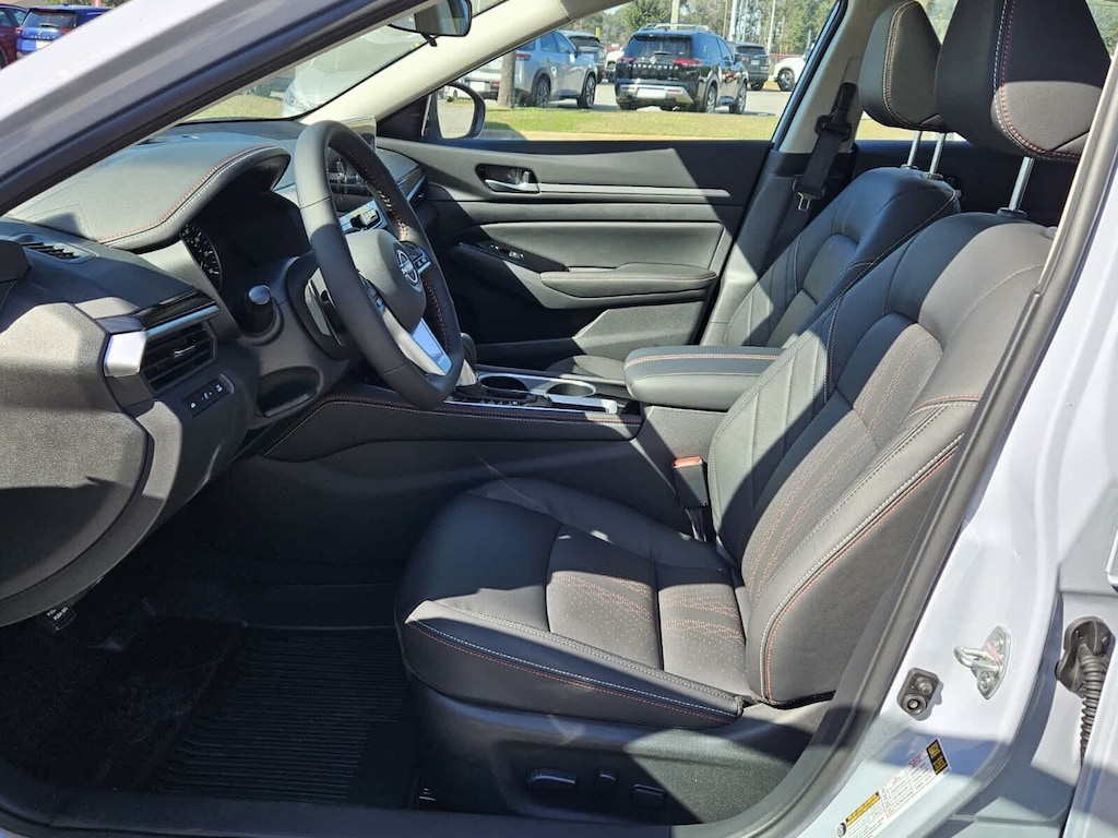 New 2025 Nissan Altima SR Sedan