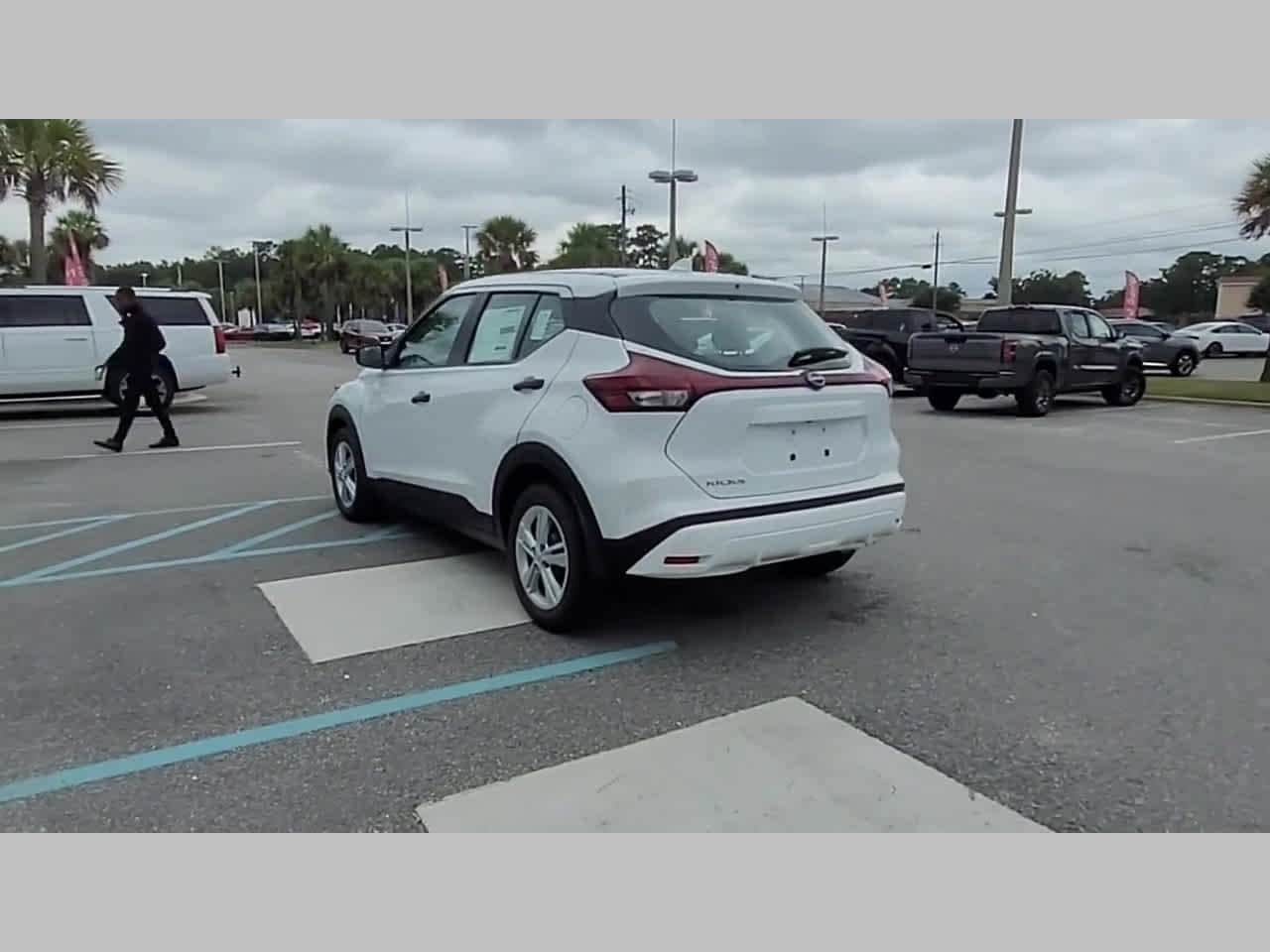 2025 Nissan KICKS PLAY Base - Photo 28