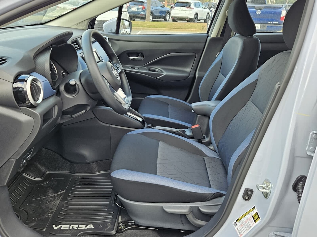 New 2025 Nissan Versa 1.6 SV Sedan