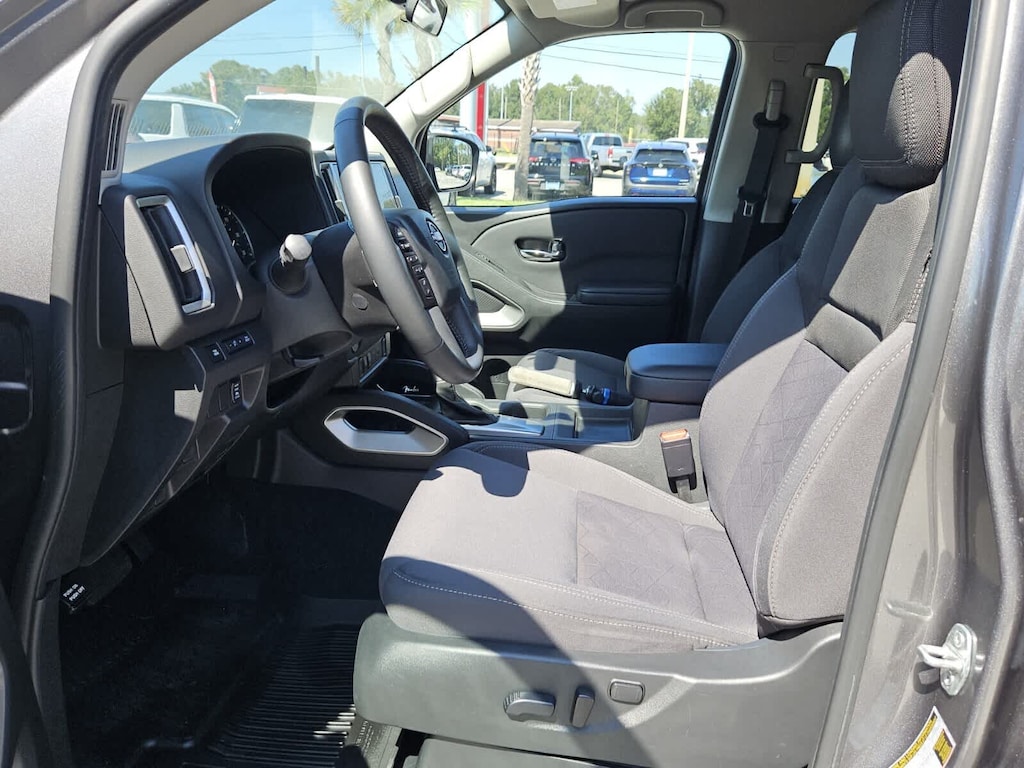 Used 2025 Nissan Frontier SV Truck Crew Cab