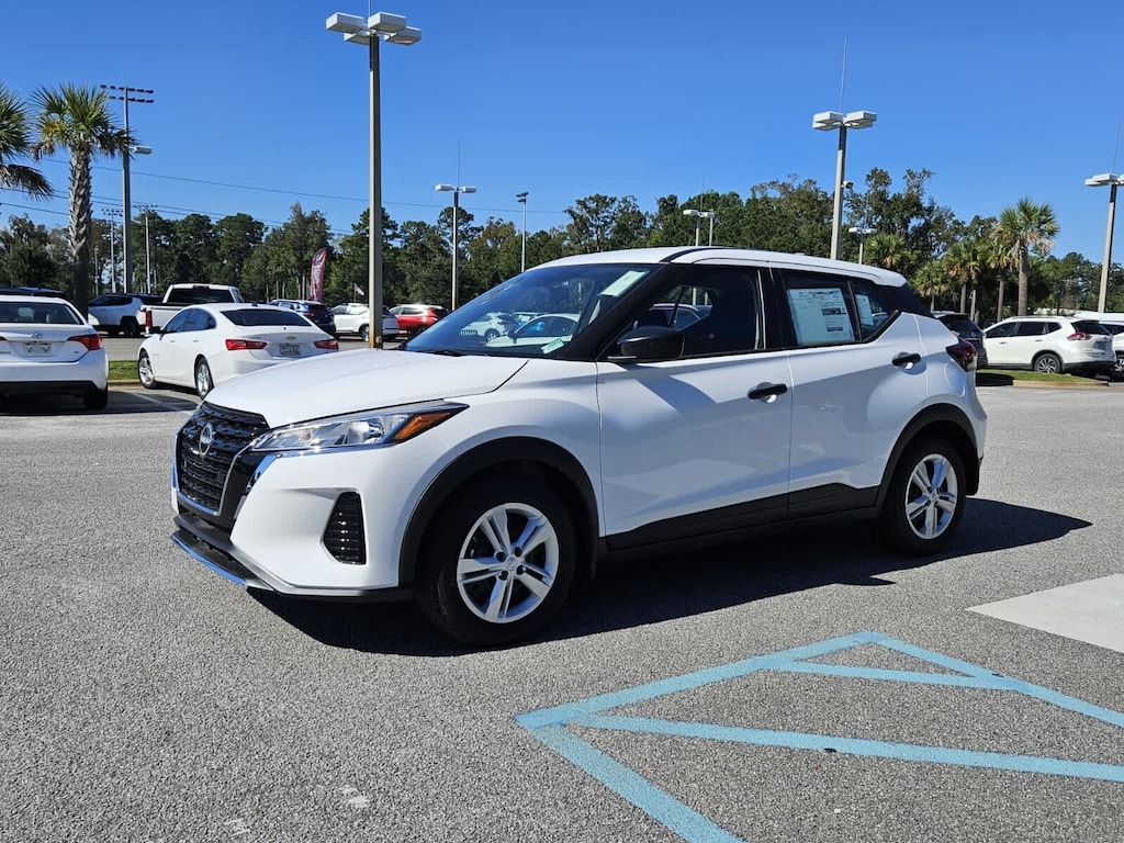 New 2025 Nissan Kicks Play S SUV