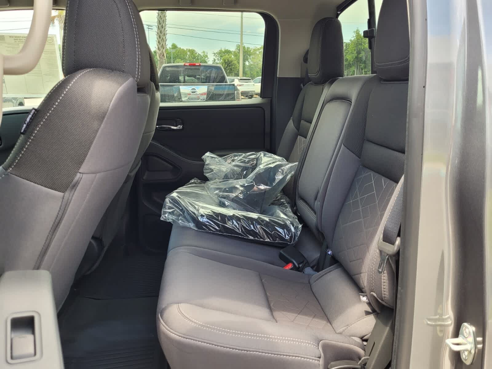 2025 Nissan Frontier SV photo 4