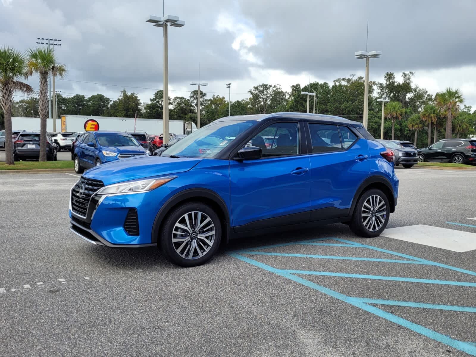 2023 Nissan Kicks SV photo 2