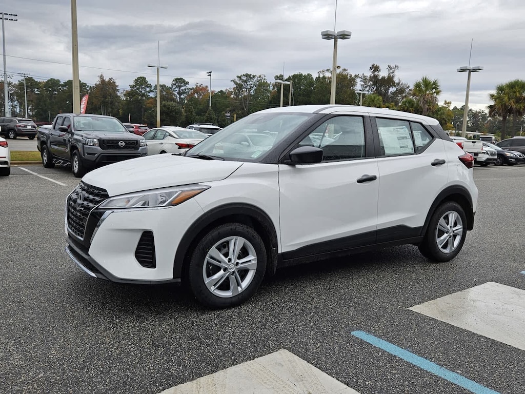 New 2025 Nissan Kicks Play S SUV