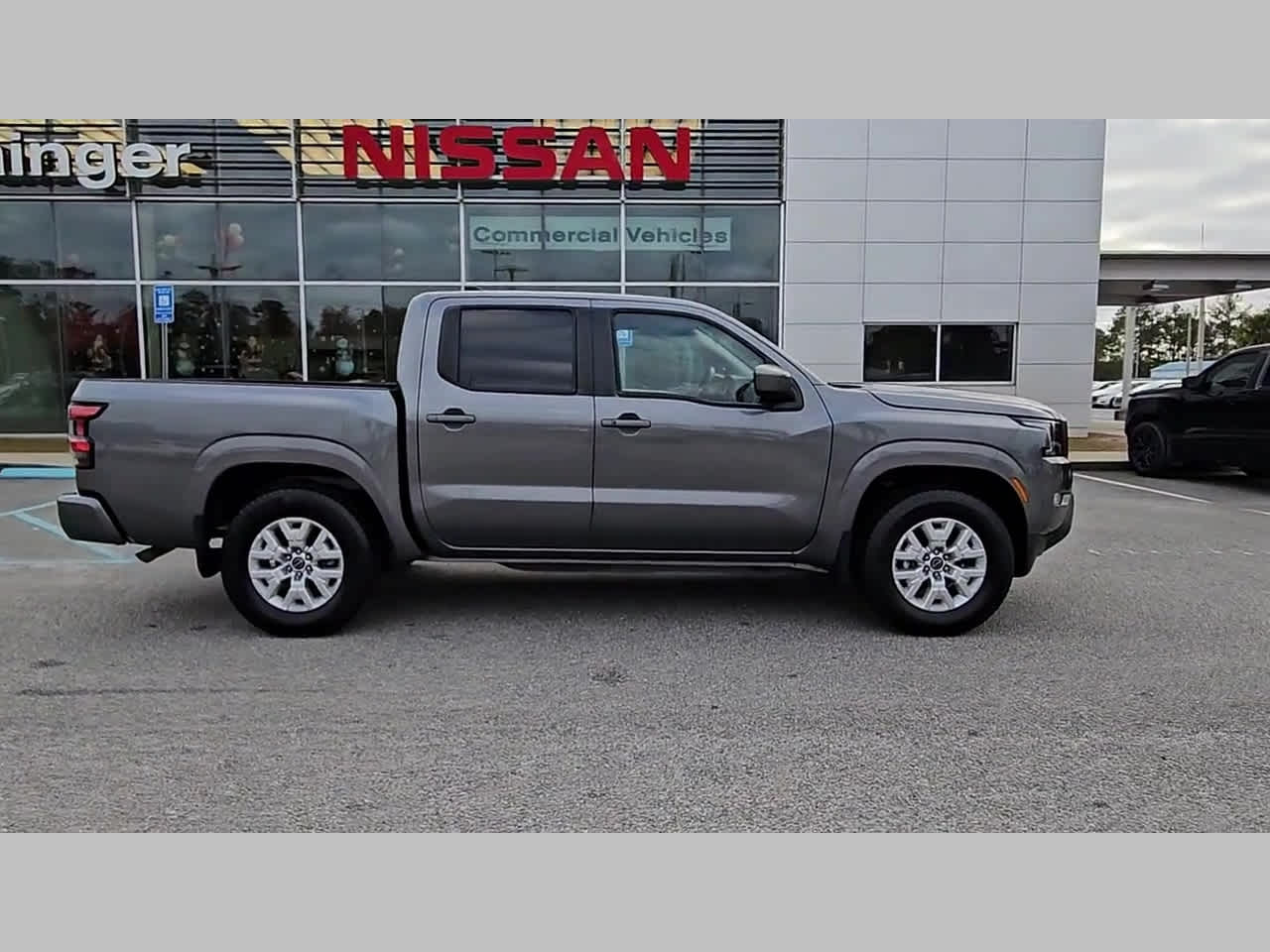 2024 Nissan Frontier SV - Photo 36