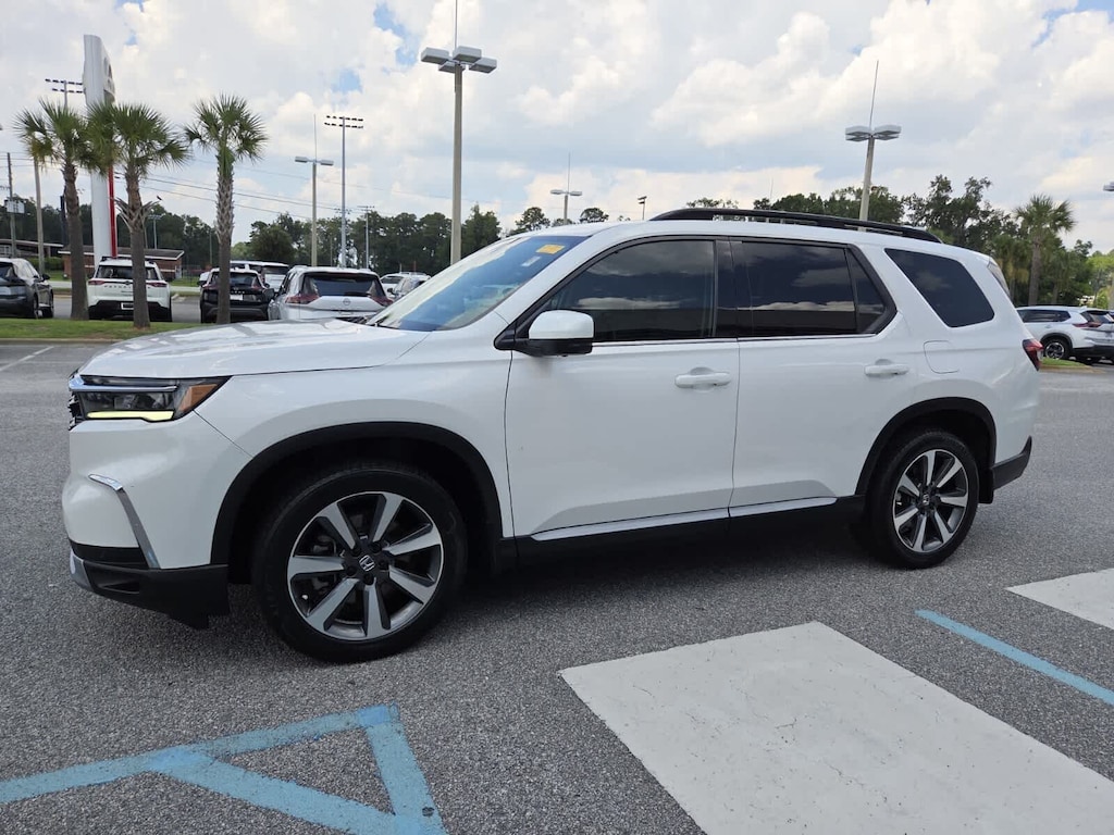 Used 2025 Honda Pilot Elite SUV