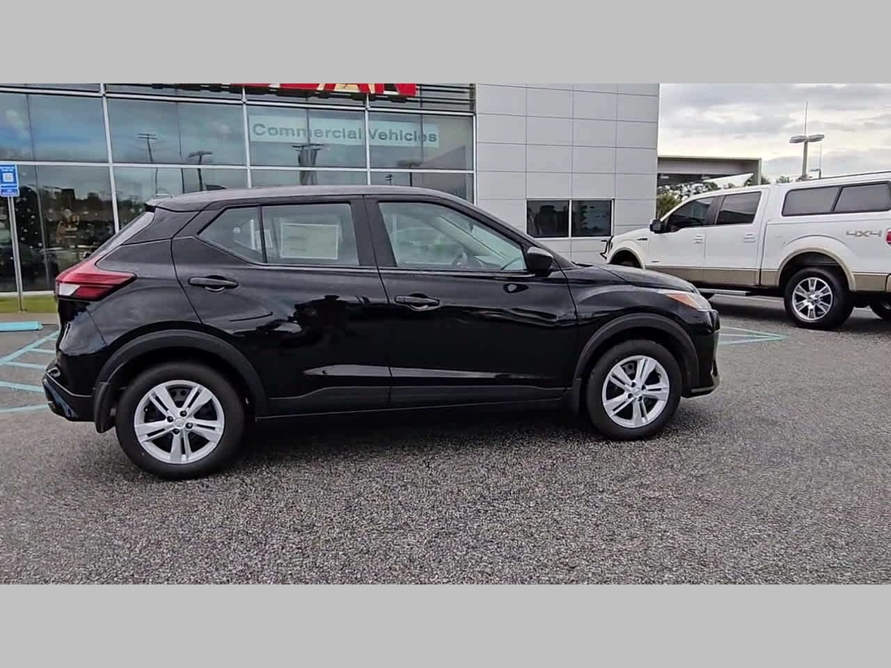 2025 Nissan KICKS PLAY Base - Photo 34