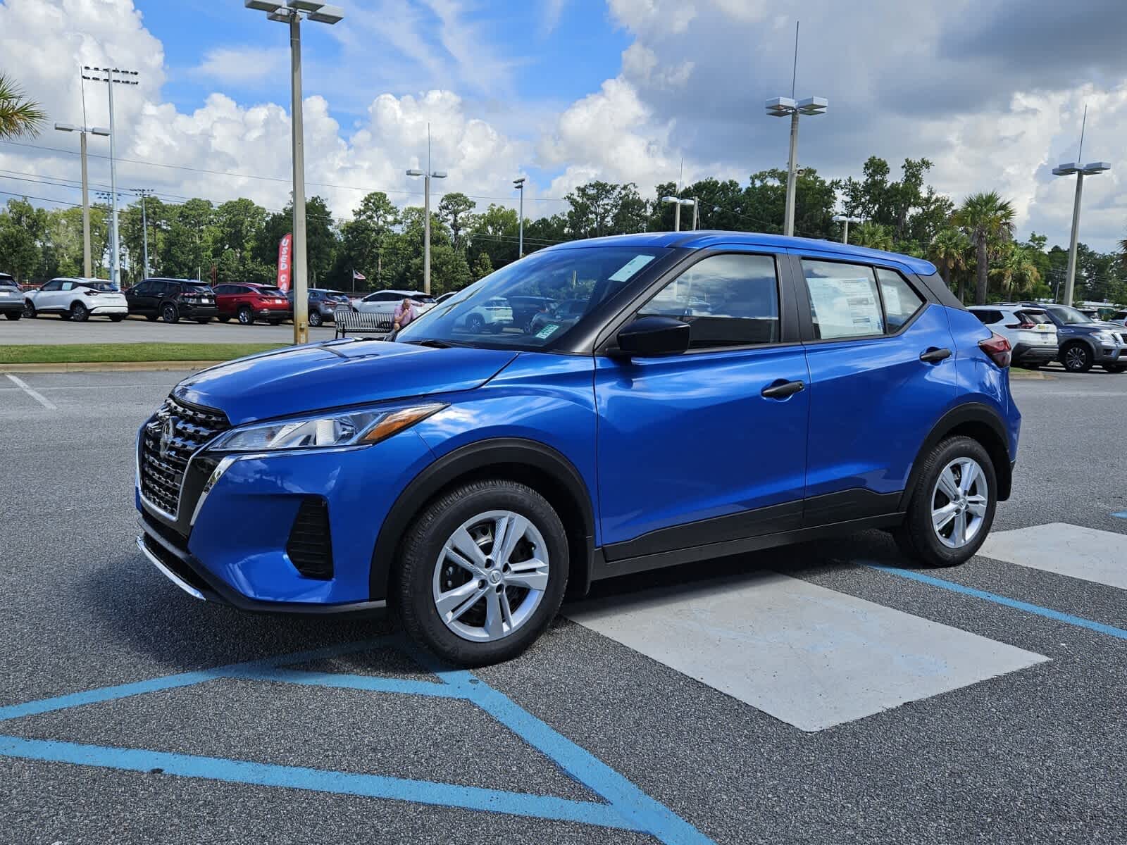 2025 Nissan Kicks Play S photo 2