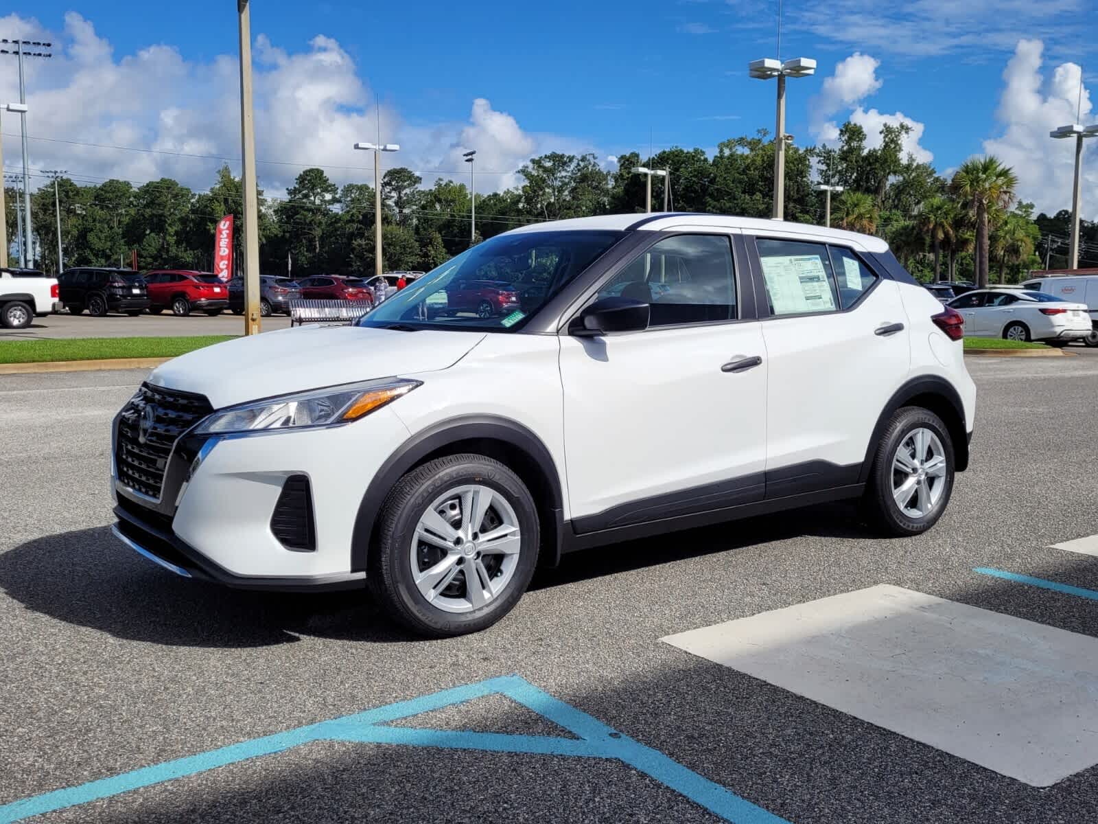 2025 Nissan Kicks Play S photo 2