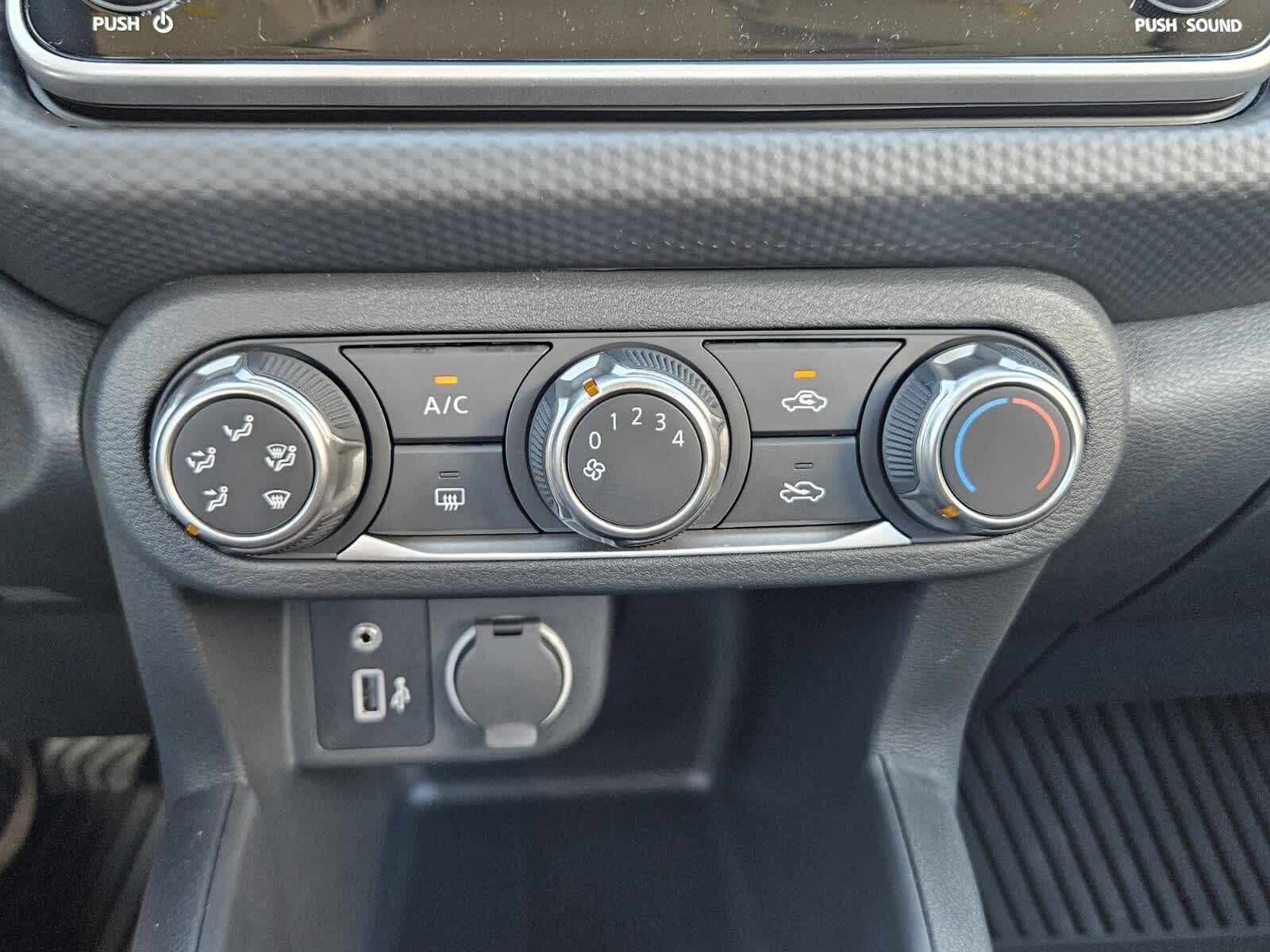 2025 Nissan KICKS PLAY Base - Photo 10