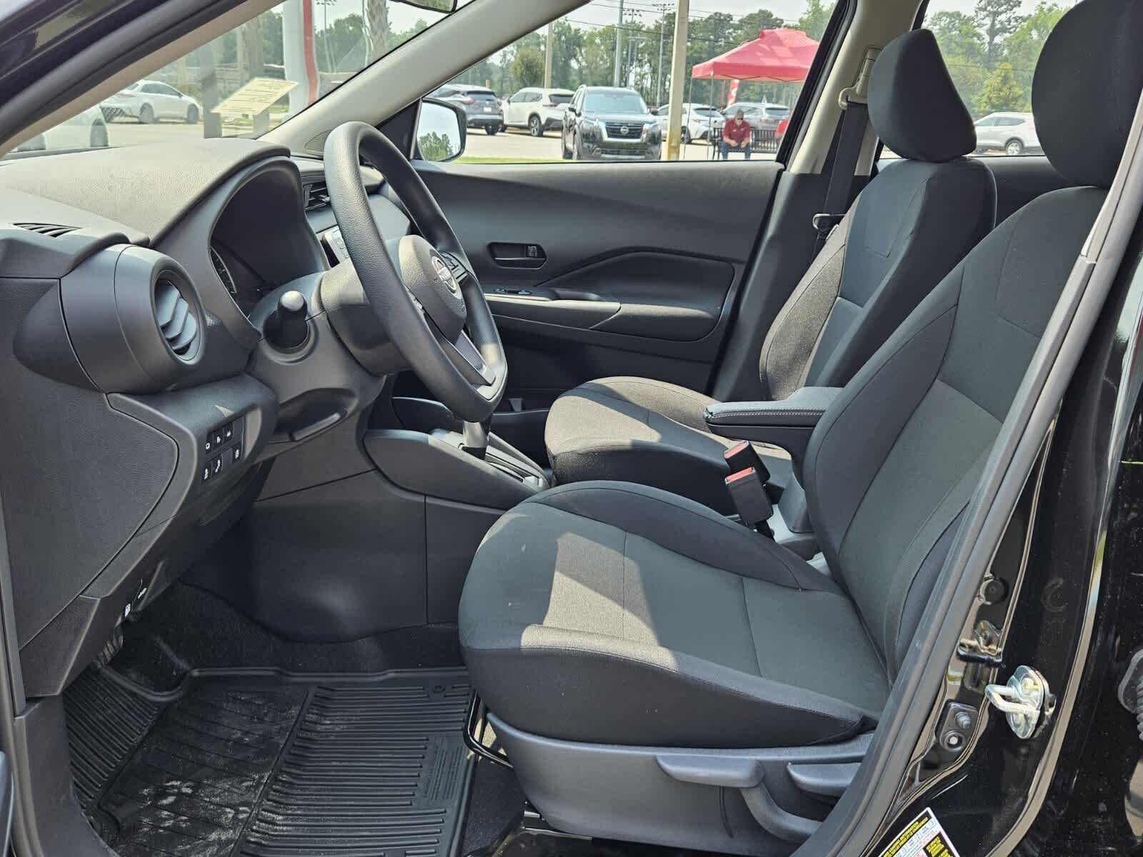 2025 Nissan Kicks Play S photo 3