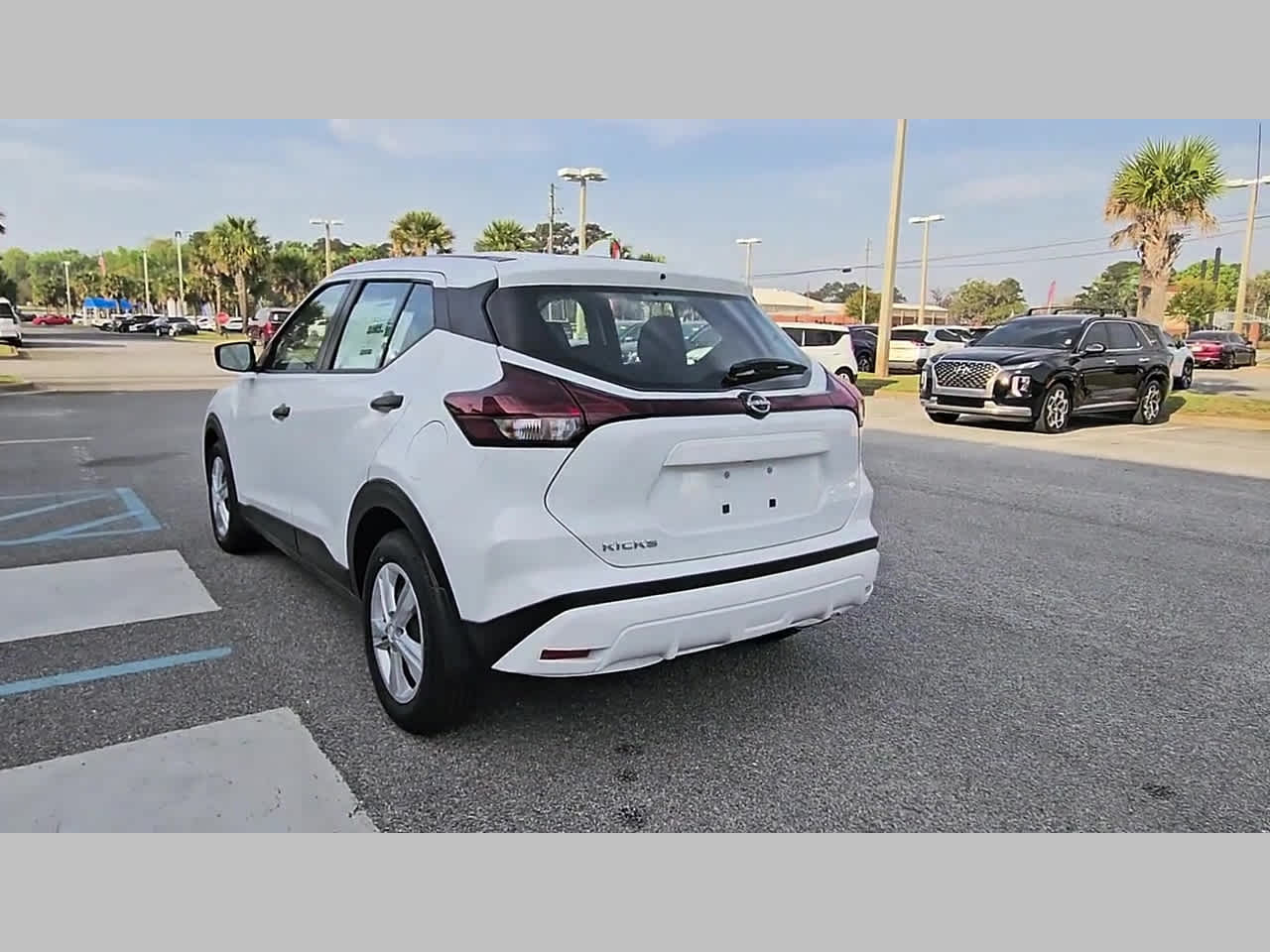2025 Nissan KICKS PLAY Base - Photo 28