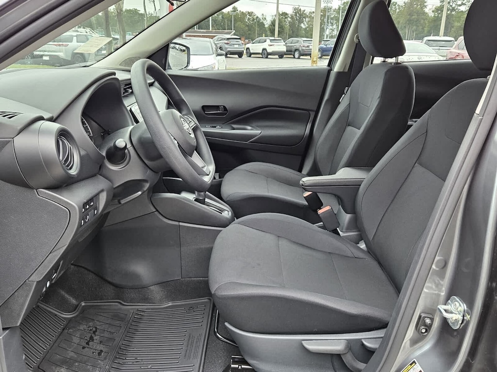 New 2025 Nissan Kicks Play S SUV