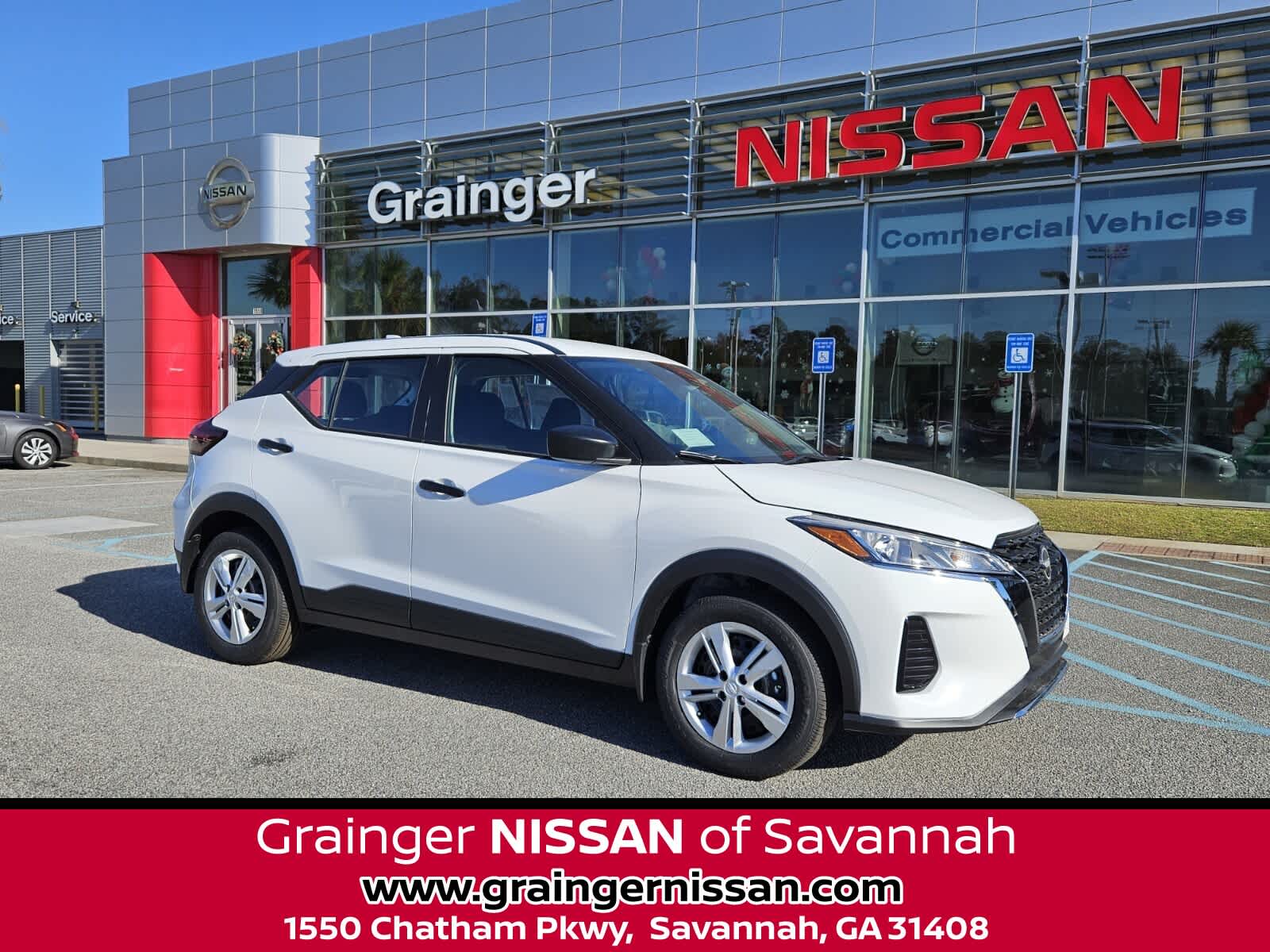 2025 Nissan KICKS PLAY Base's photo