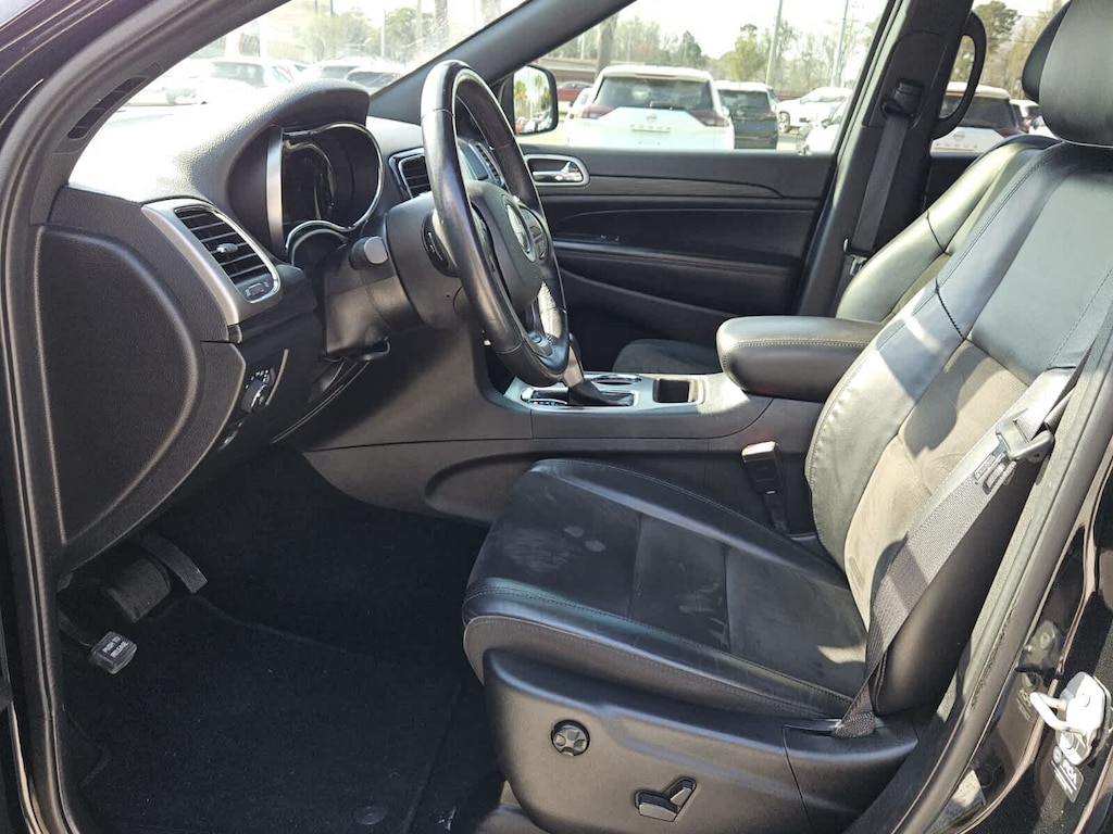 Used 2021 Jeep Grand Cherokee Laredo SUV