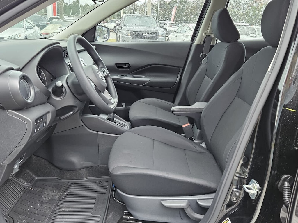 New 2025 Nissan Kicks Play S SUV