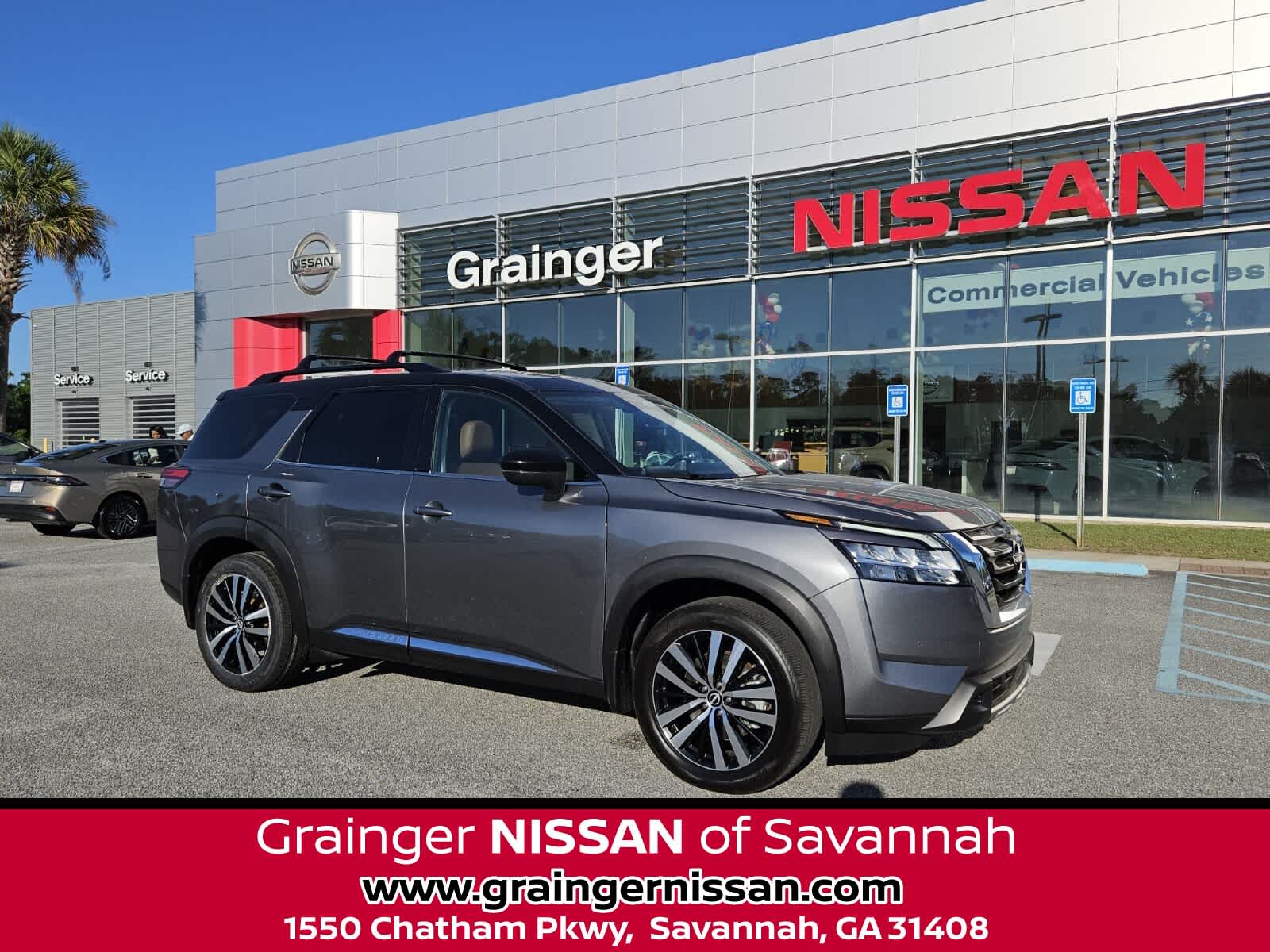 2023 Nissan Pathfinder Platinum 2WD's photo