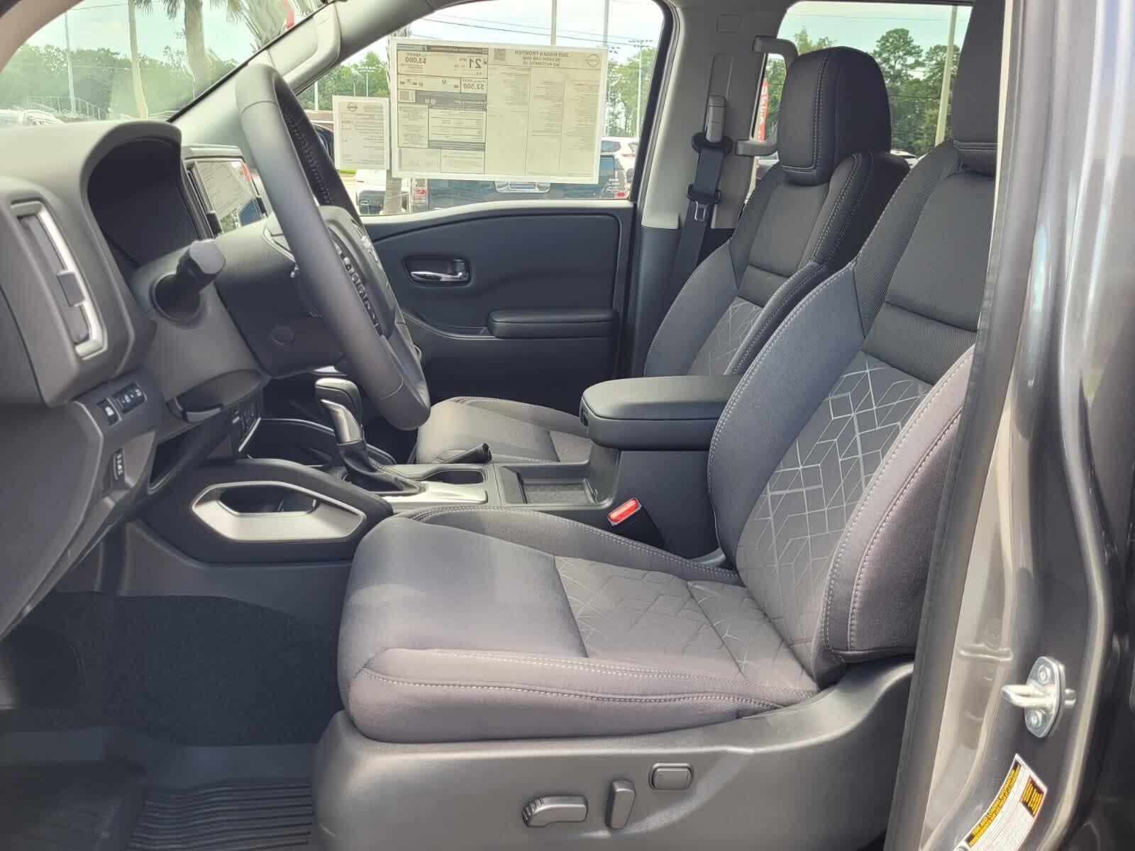 2025 Nissan Frontier SV photo 3