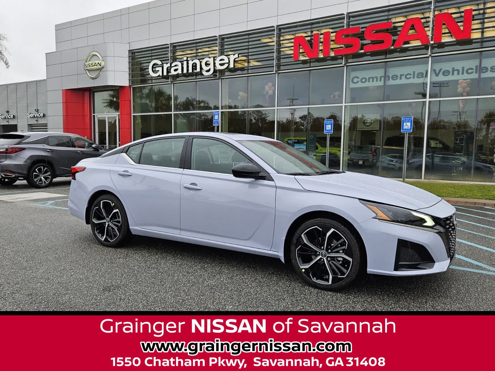 2025 Nissan Altima SR's photo