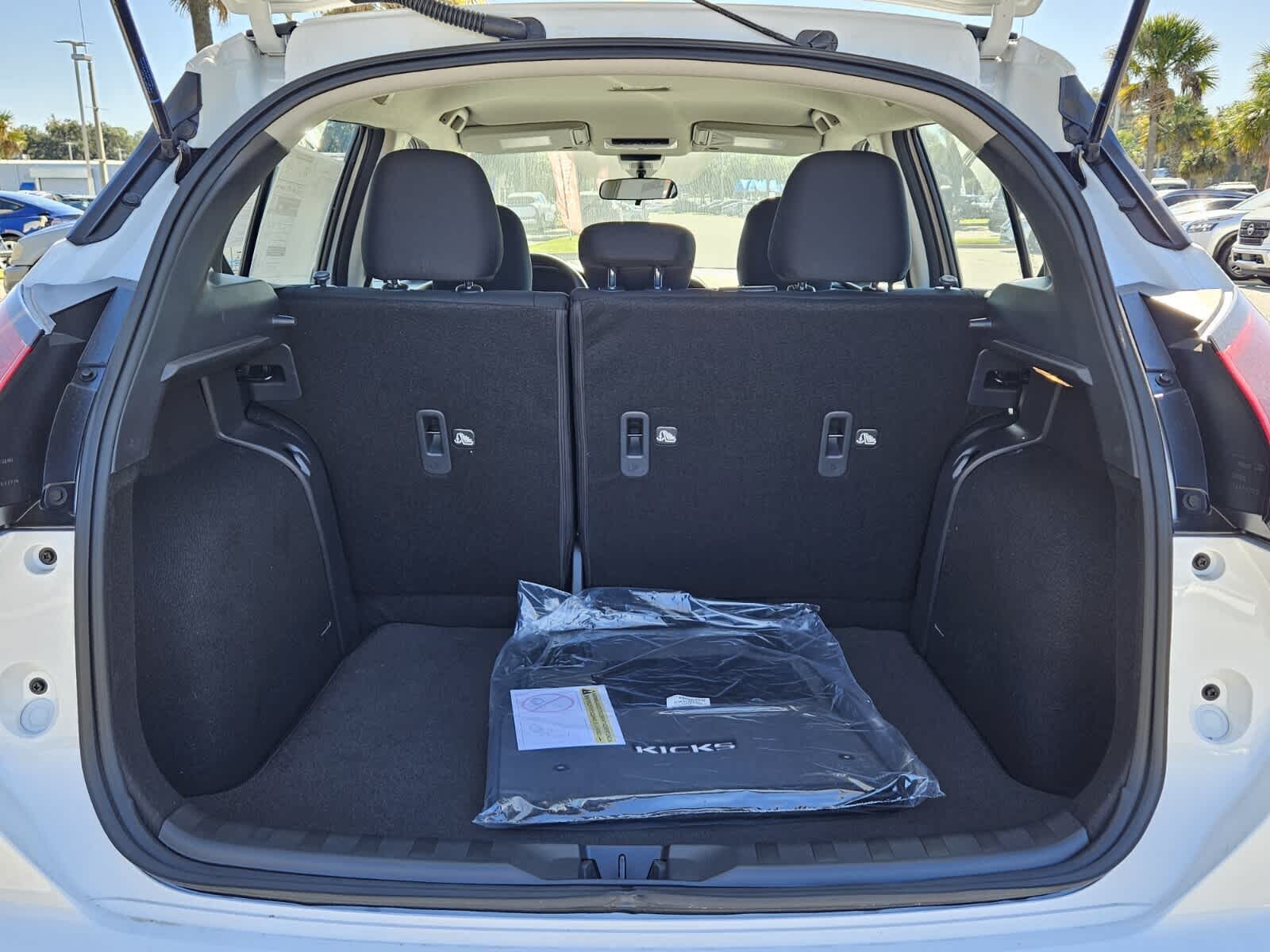 2025 Nissan KICKS PLAY Base - Photo 6