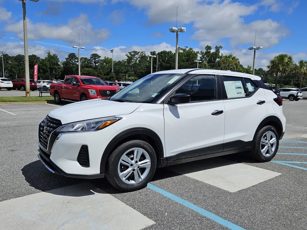 New 2025 Nissan Kicks Play S SUV