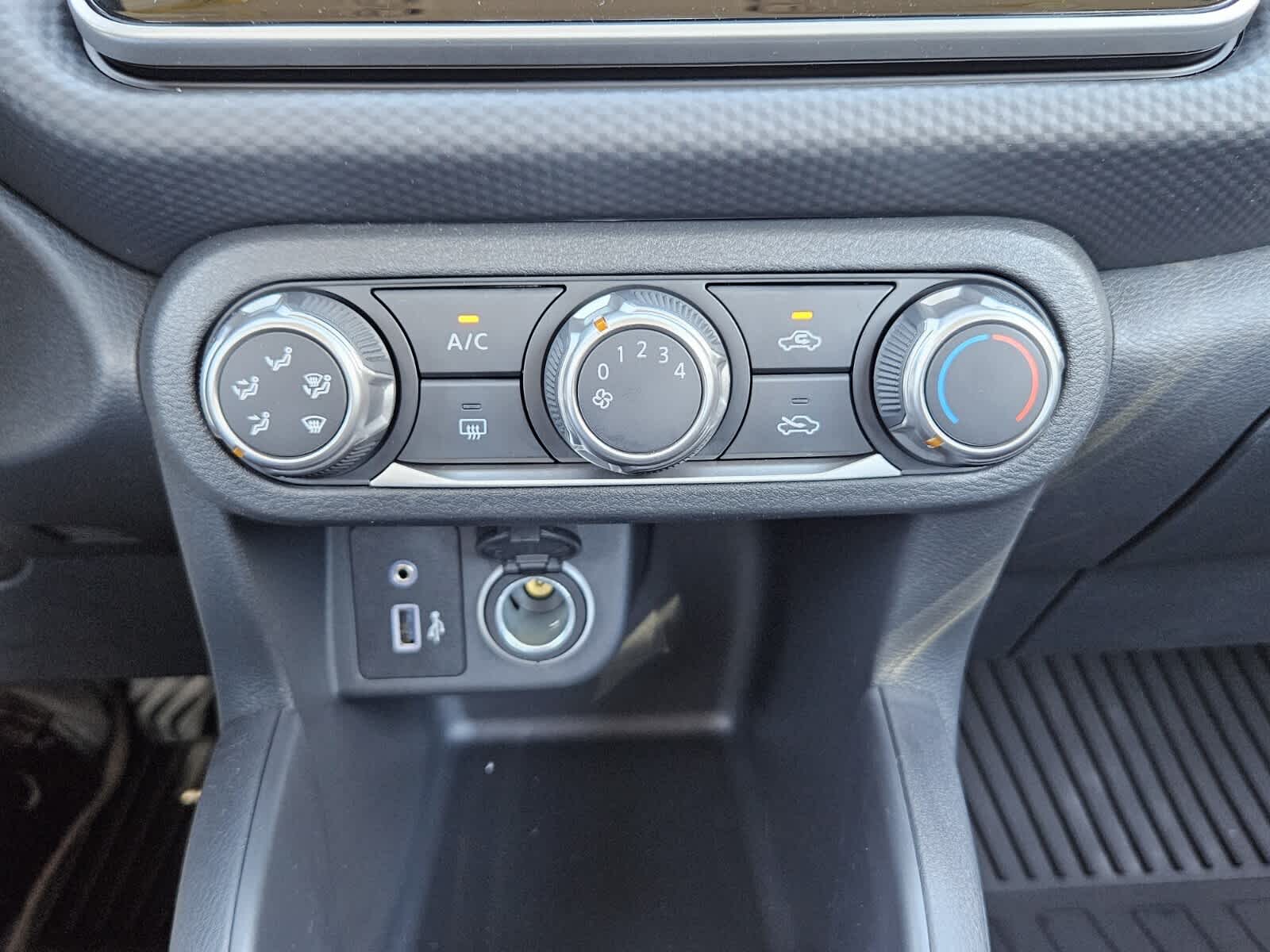 2025 Nissan KICKS PLAY Base - Photo 10