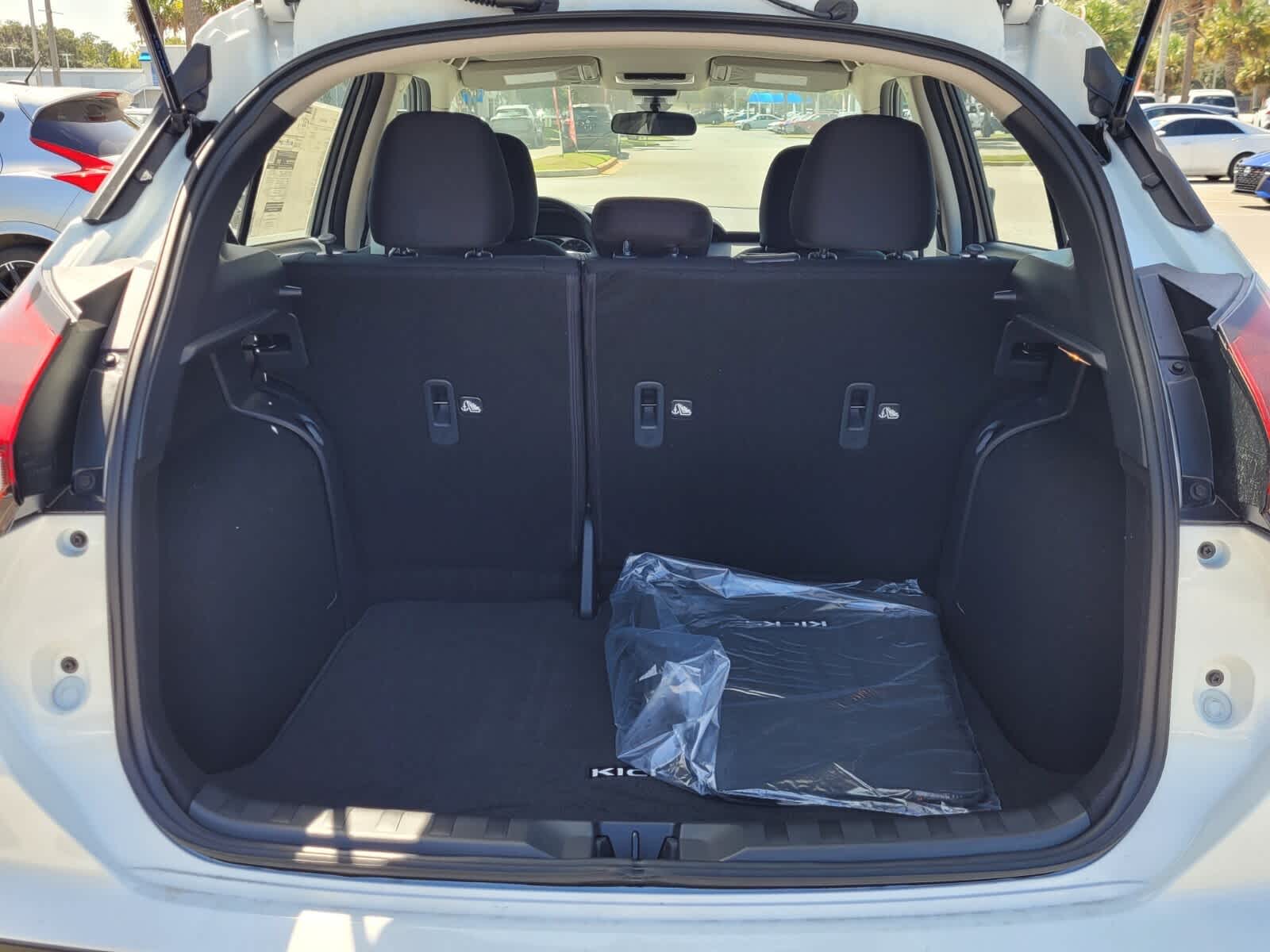 2025 Nissan KICKS PLAY Base - Photo 6