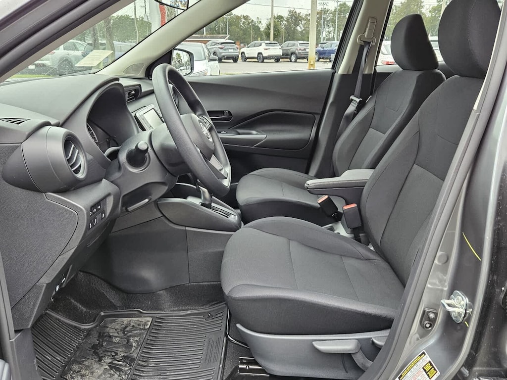 New 2025 Nissan Kicks Play S SUV