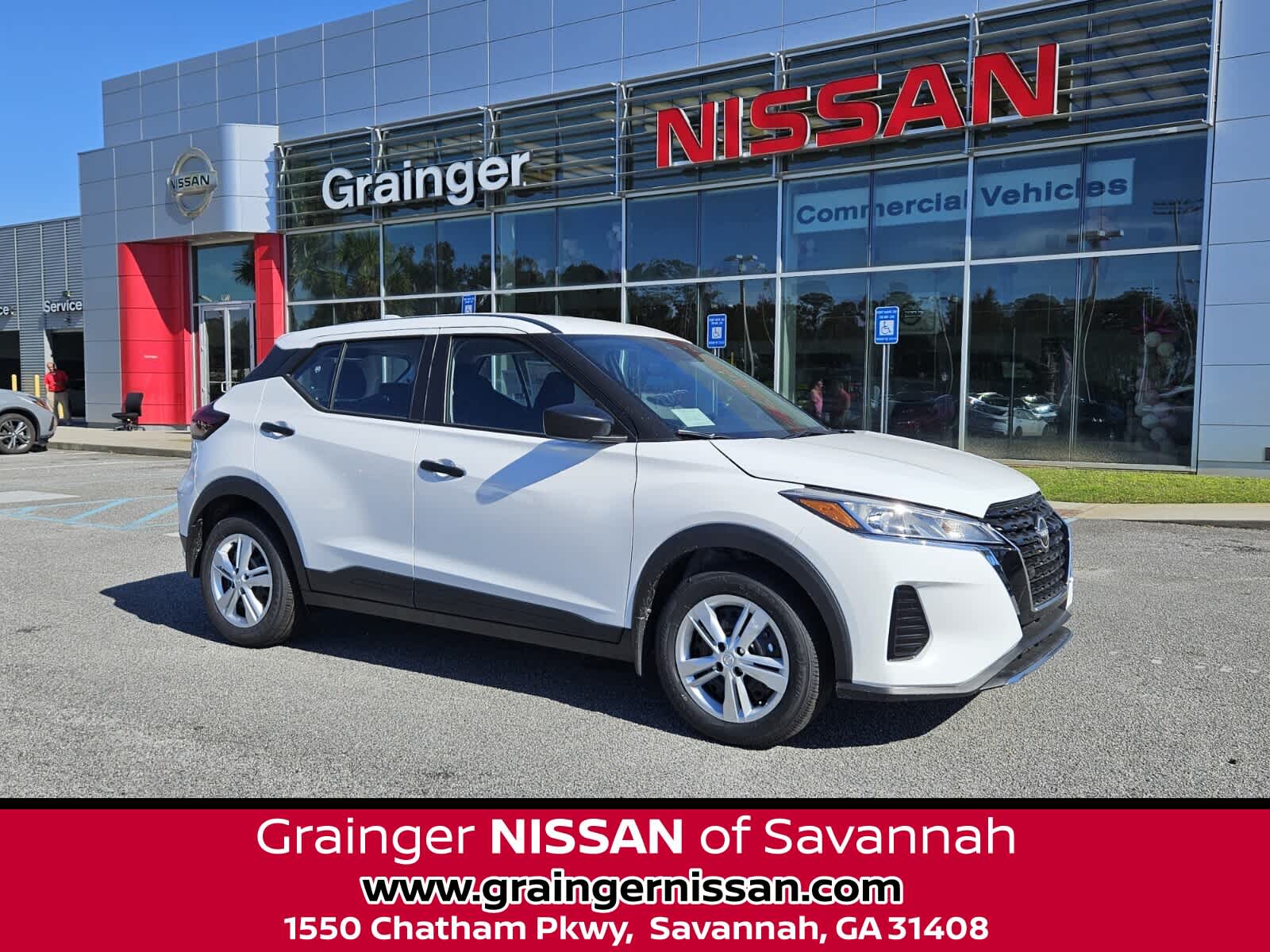 2025 Nissan KICKS PLAY Base's photo