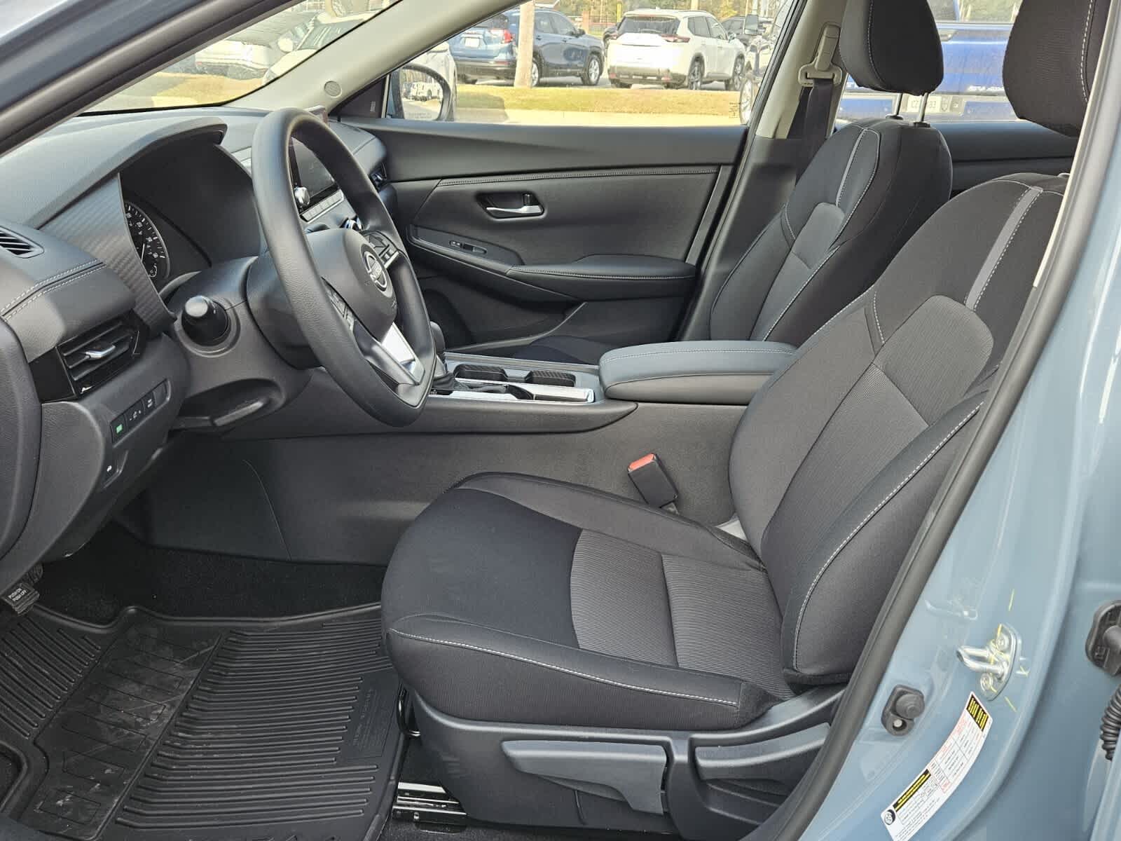 2025 Nissan Sentra SV photo 3