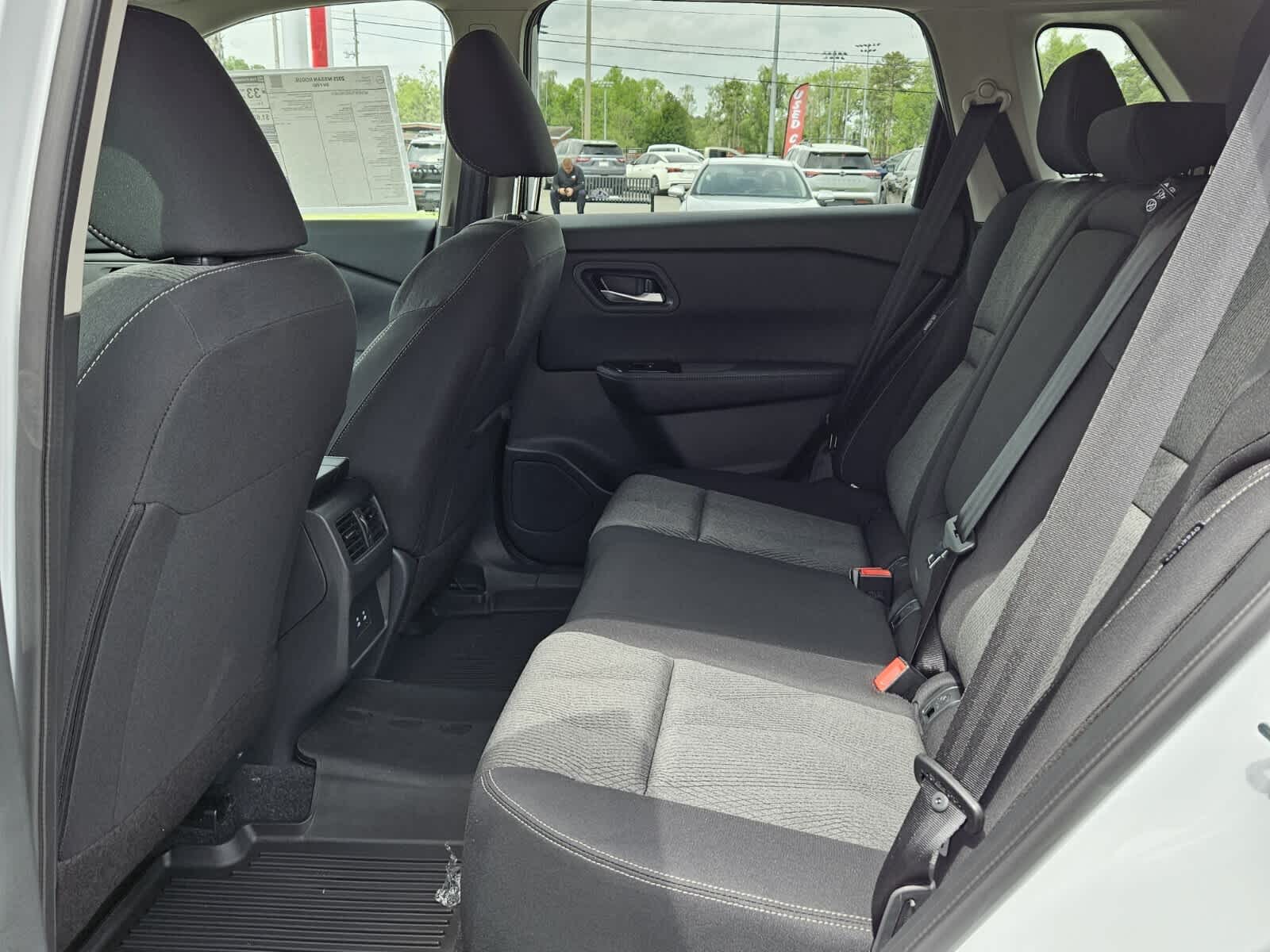 2025 Nissan Rogue SV photo 2