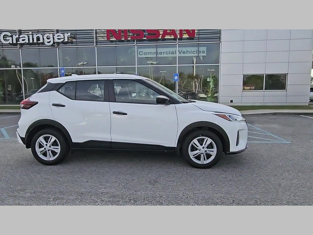 2025 Nissan KICKS PLAY Base - Photo 34