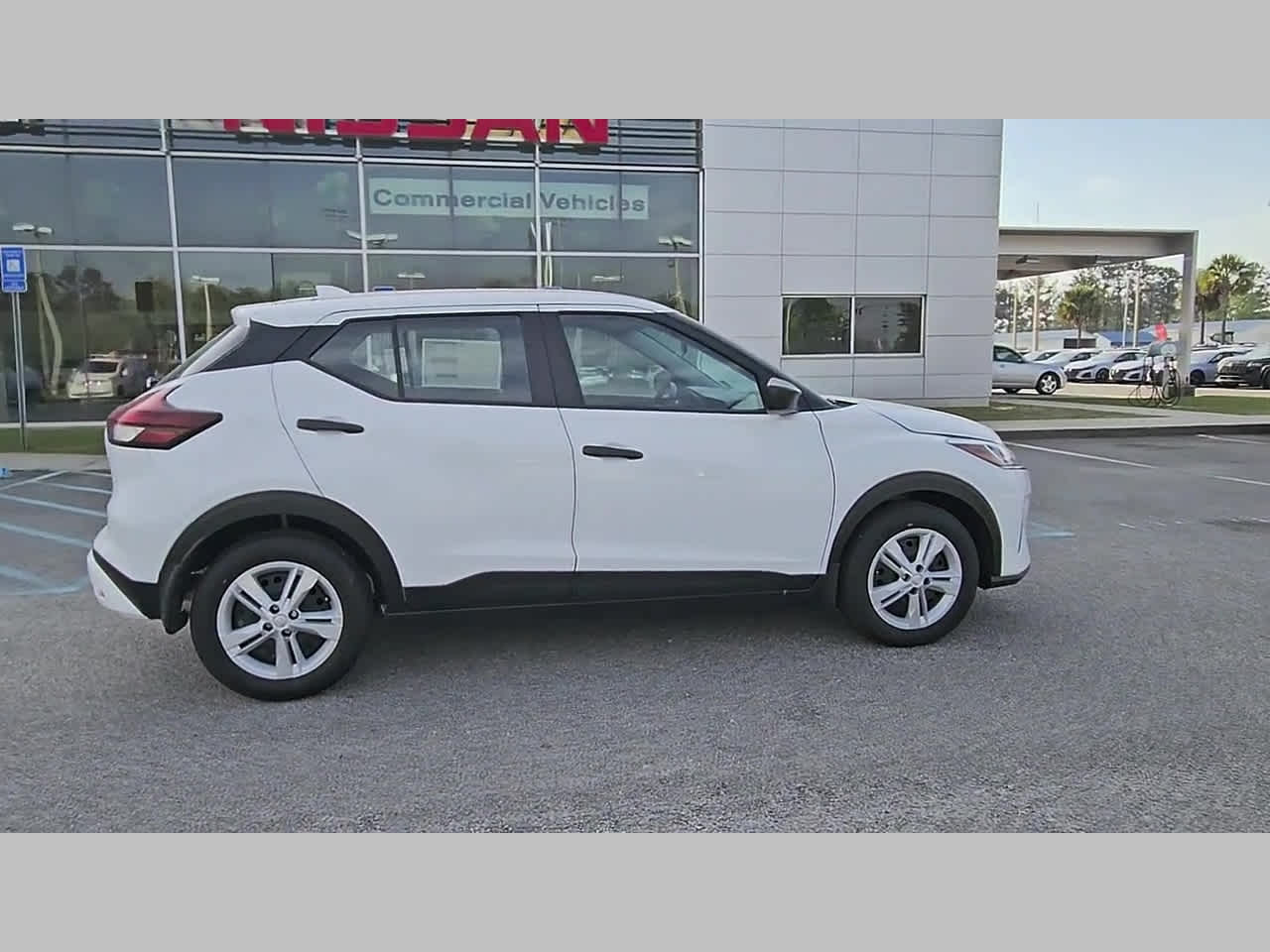 2025 Nissan KICKS PLAY Base - Photo 33