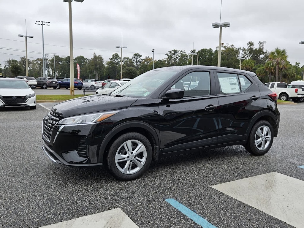 New 2025 Nissan Kicks Play S SUV