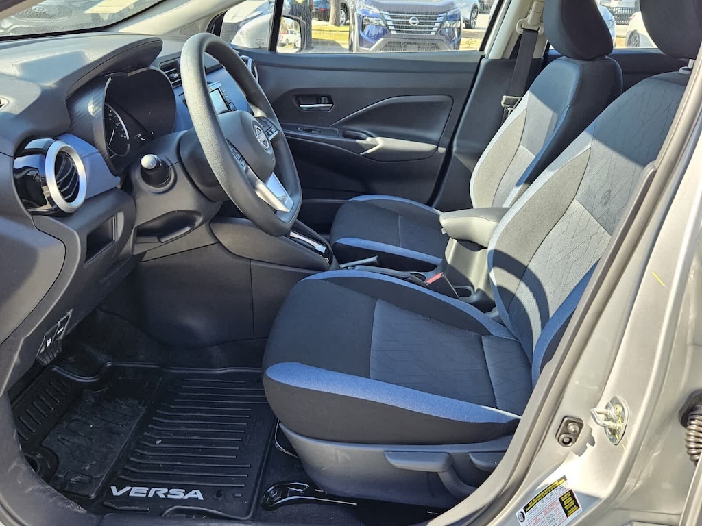 New 2025 Nissan Versa 1.6 SV Sedan