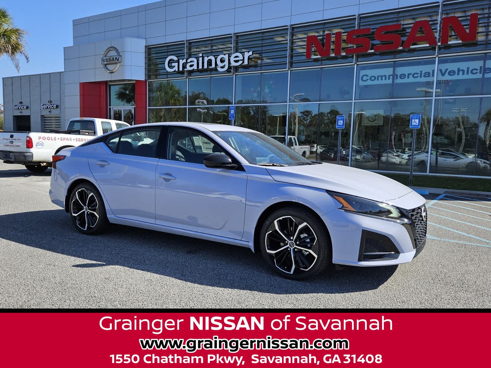 2025 Nissan Altima SR's photo